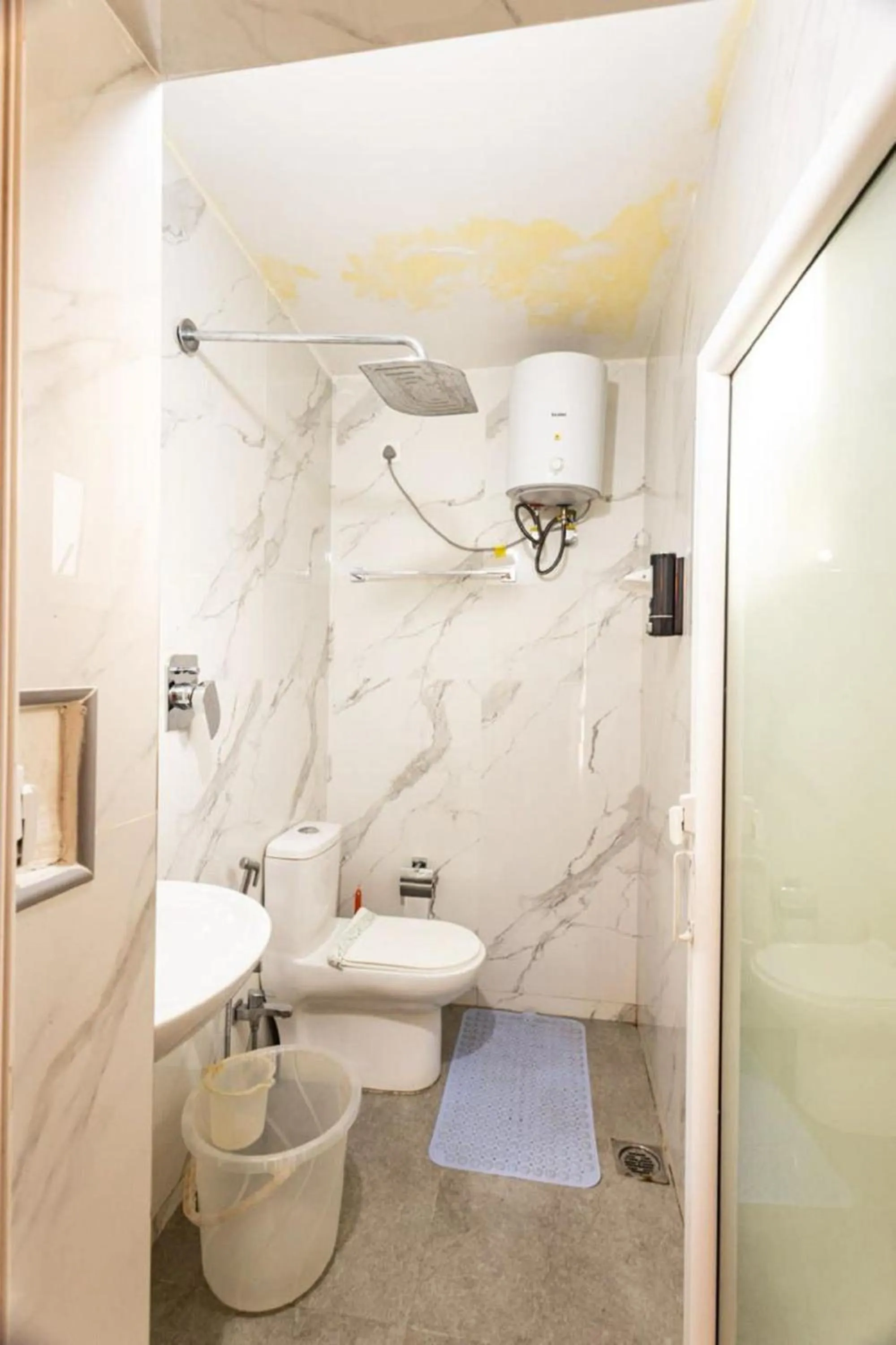 Bathroom in Moonlight Chillers By LexStays