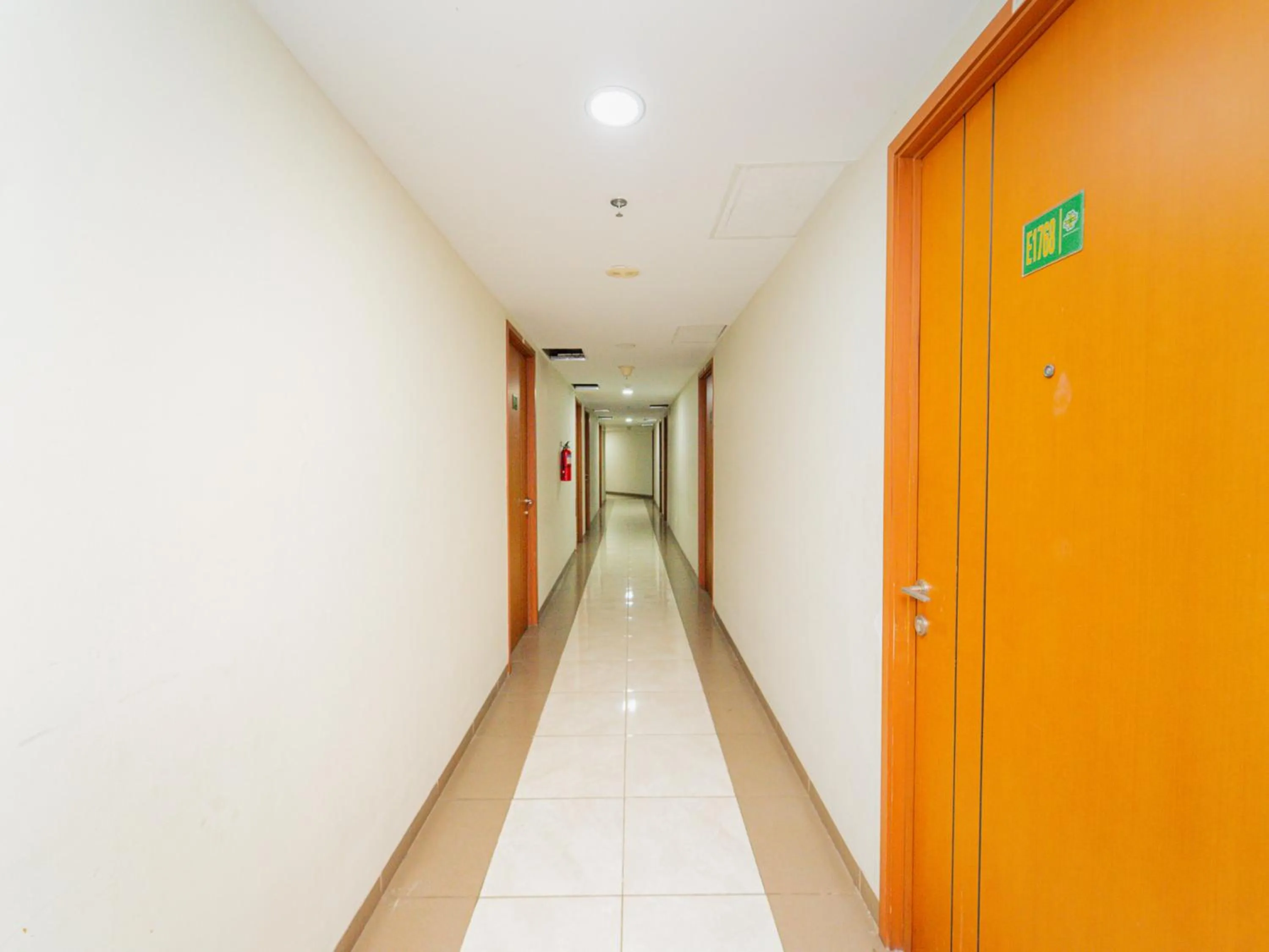 Apartemen Green Lake View Ciputat by Alfa Rooms