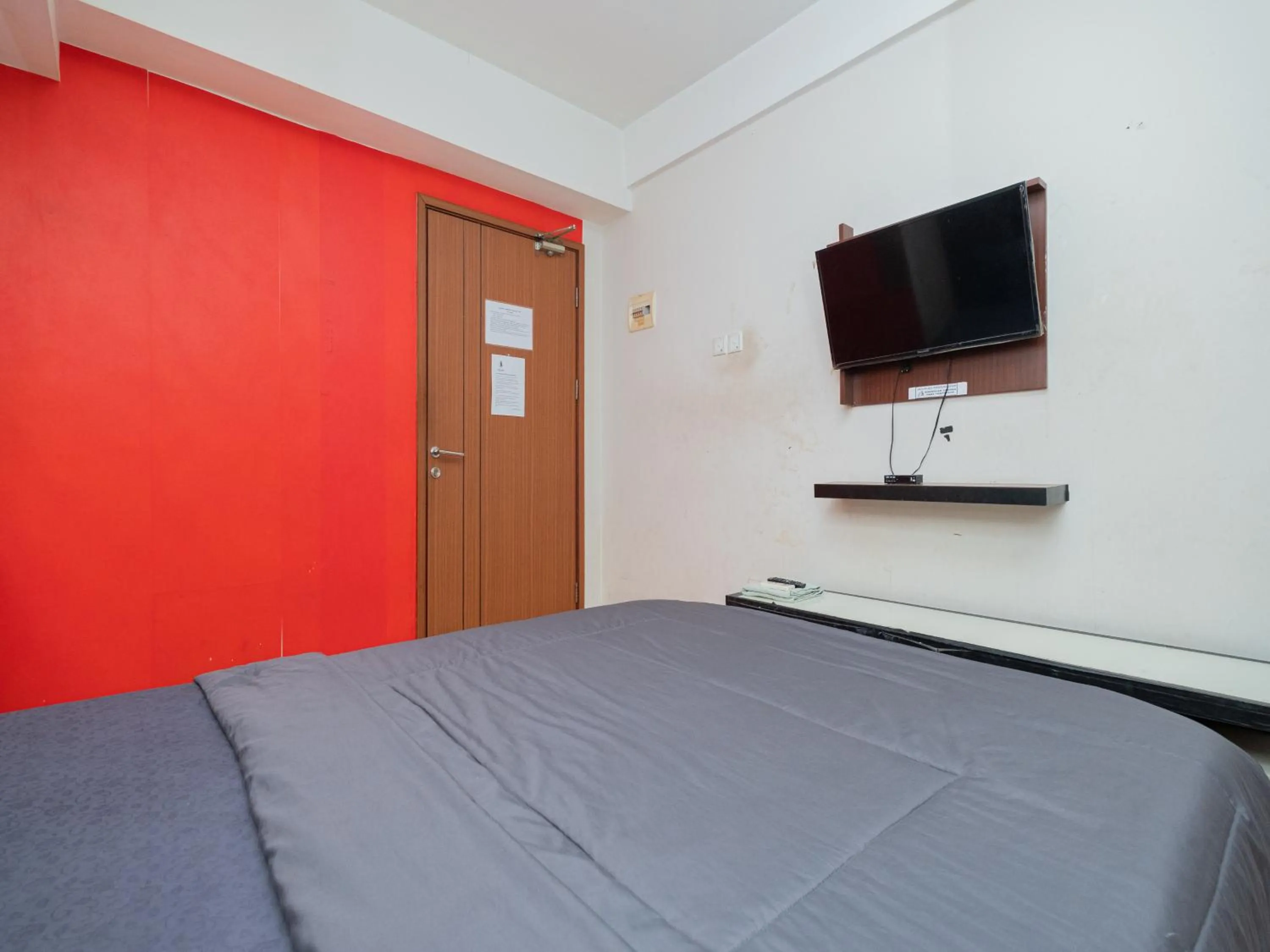 Bed in Apartemen Green Lake View Ciputat by Alfa Rooms