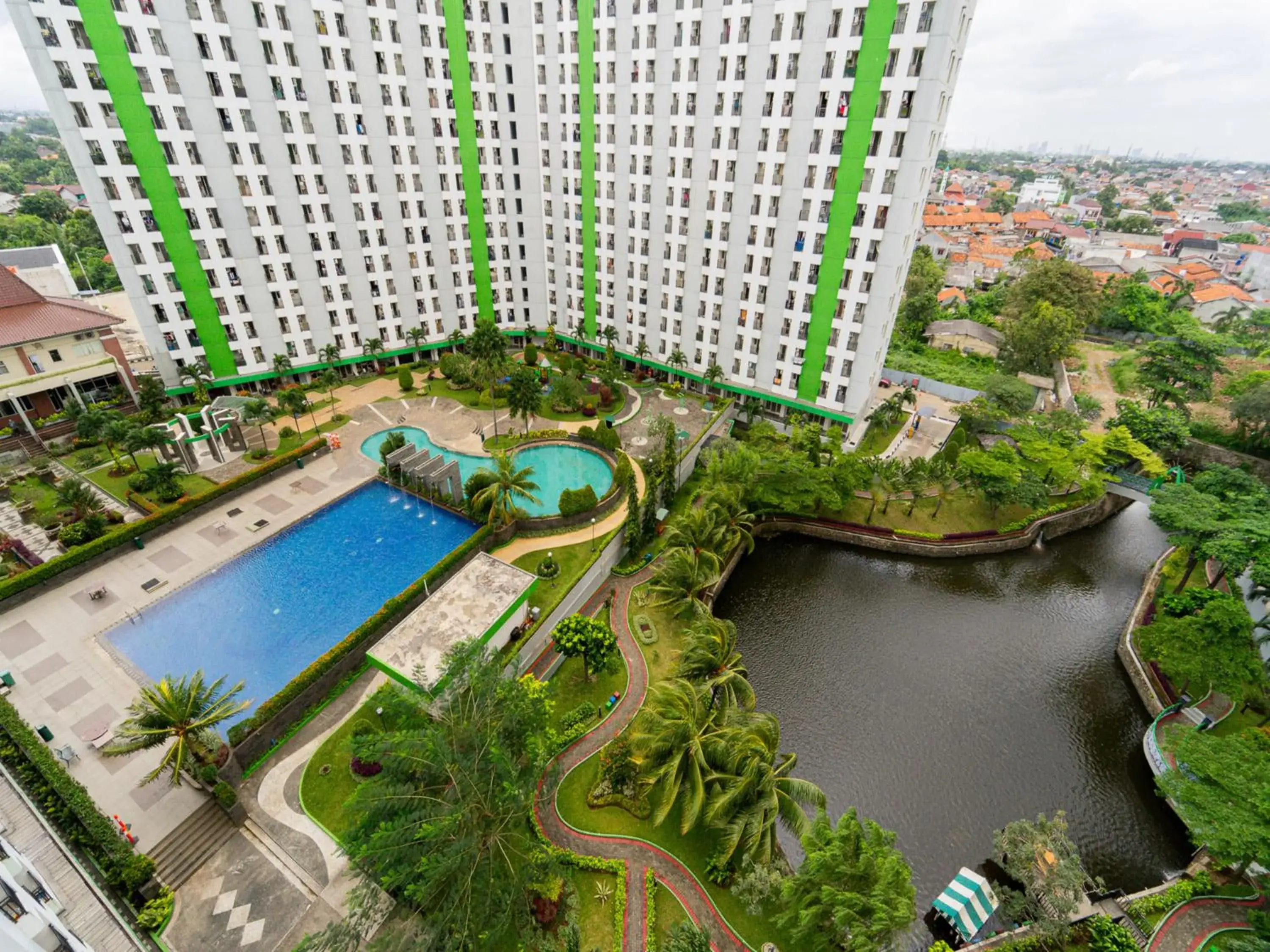 Property building in Apartemen Green Lake View Ciputat by Alfa Rooms Property building in Apartemen Green Lake View Ciputat by Alfa Rooms