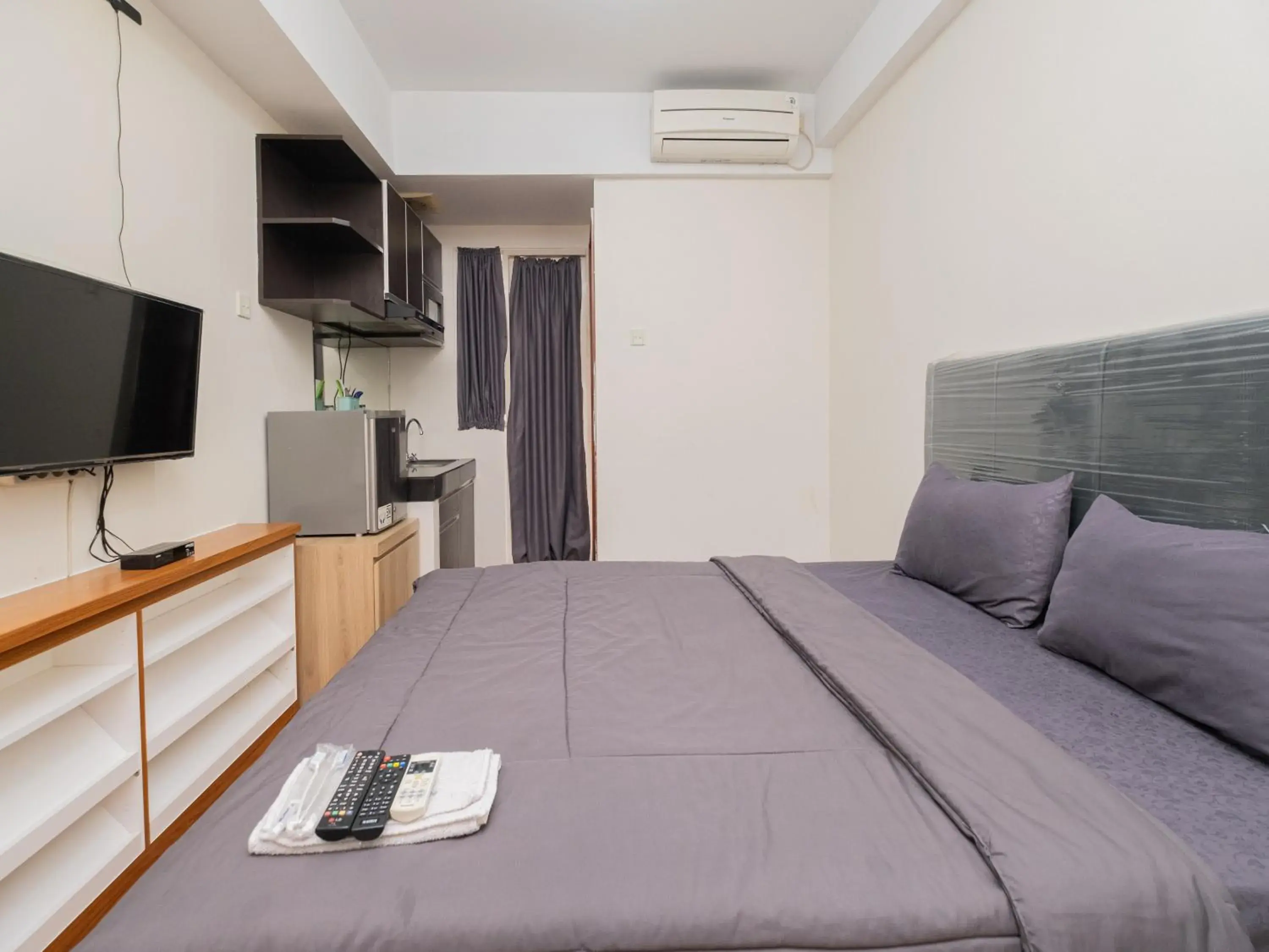 Bed in Apartemen Green Lake View Ciputat by Alfa Rooms Bed in Apartemen Green Lake View Ciputat by Alfa Rooms