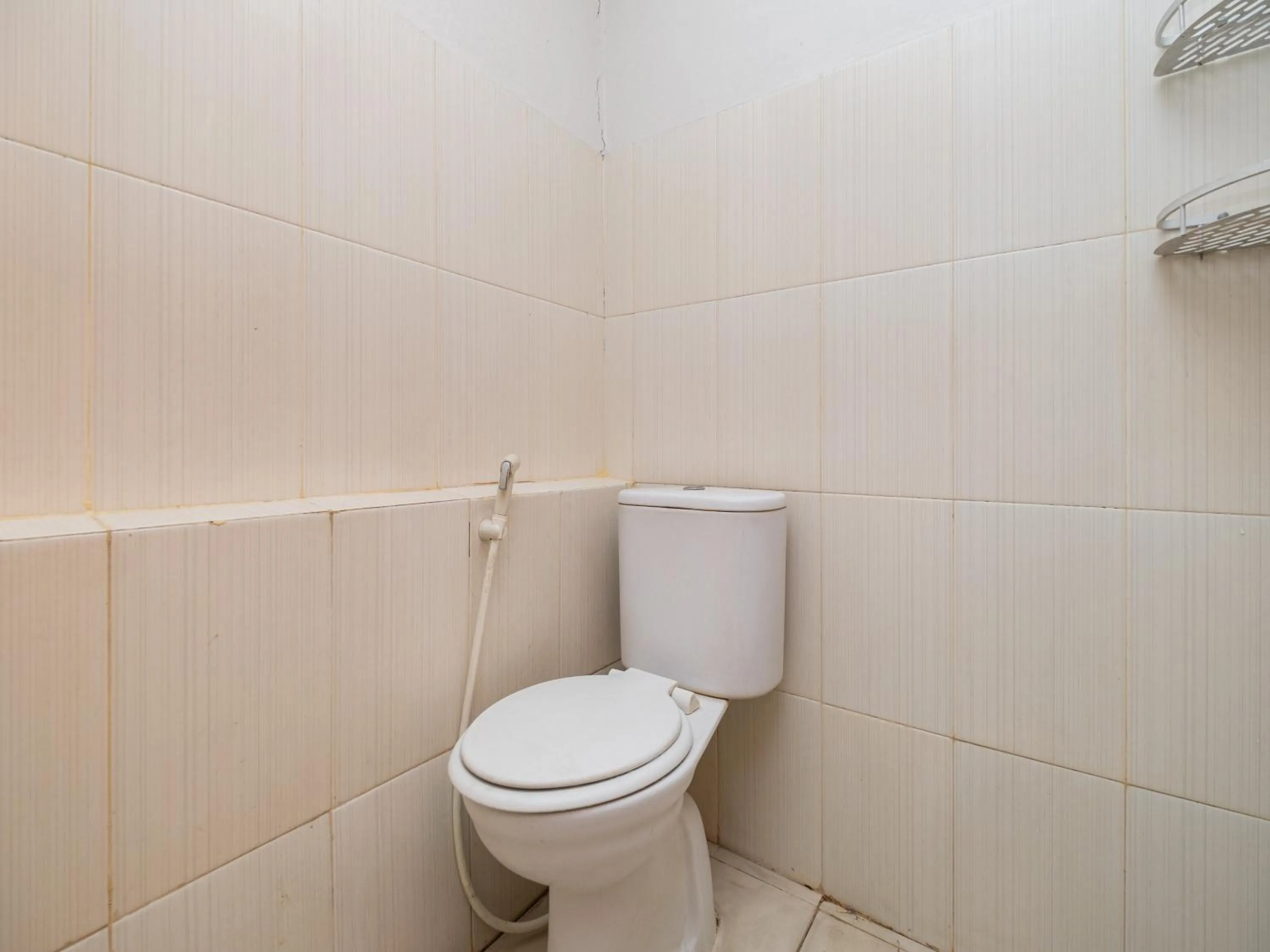 Toilet in Apartemen Green Lake View Ciputat by Alfa Rooms