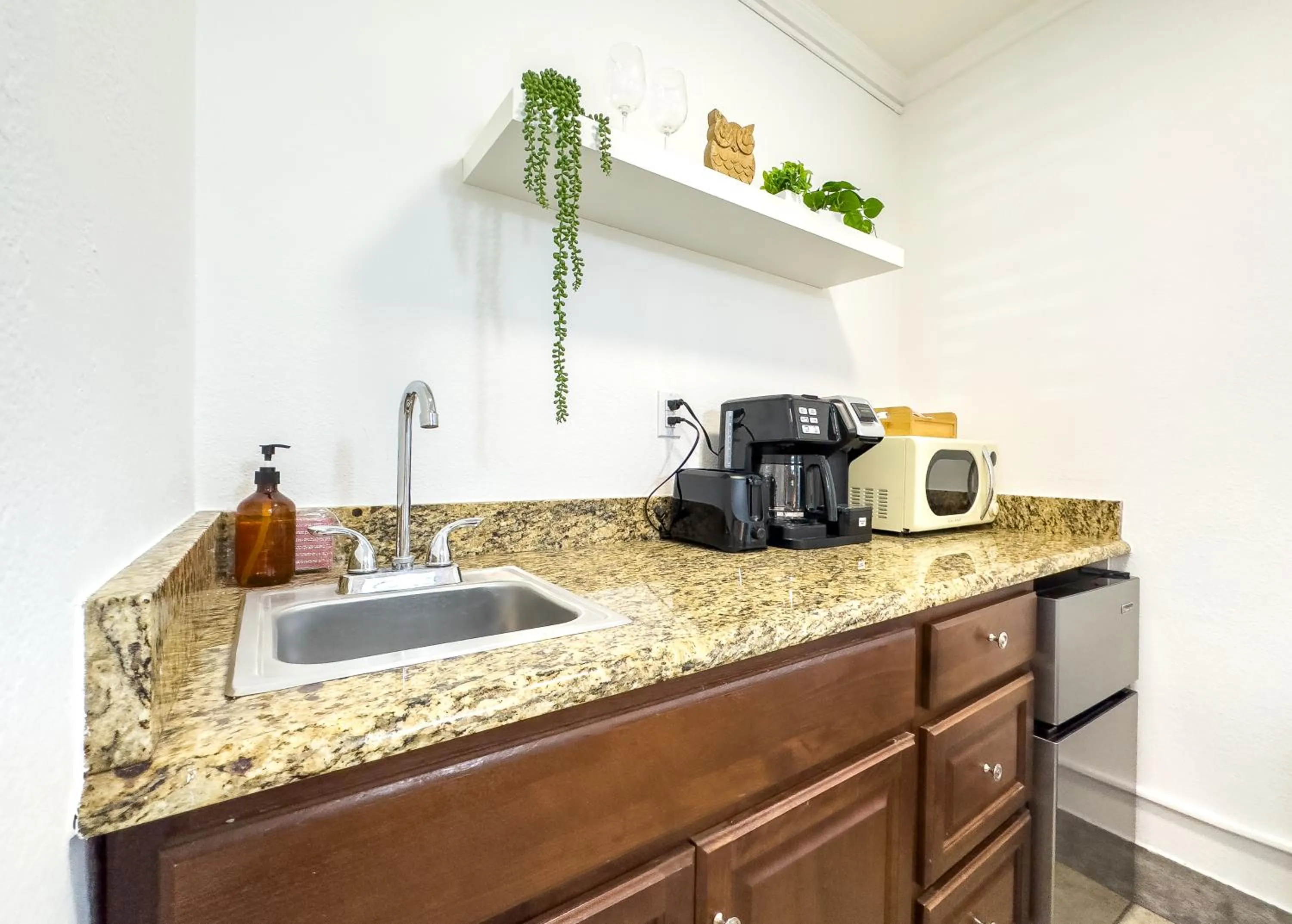 Kitchen/Kitchenette in Summerside Inn,clearwater belleair