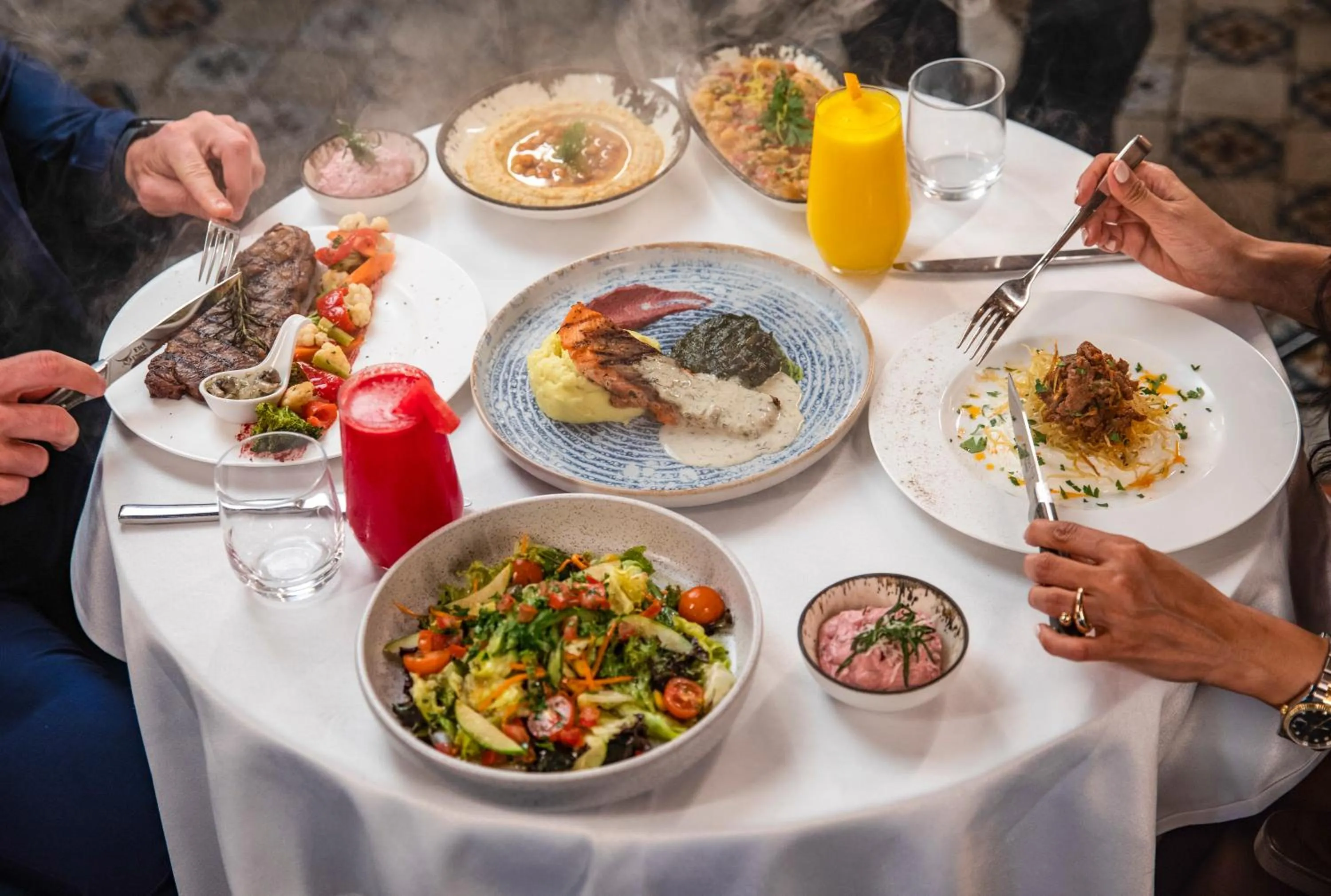 Restaurant/places to eat in DAMAC Maison Aykon City Dubai