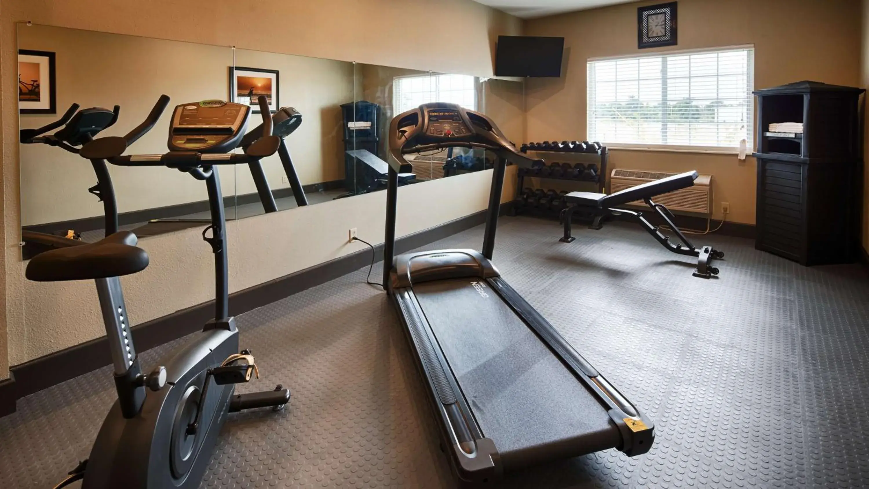 Fitness centre/facilities in Best Western Mt. Vernon Inn Fitness centre/facilities in Best Western Mt. Vernon Inn