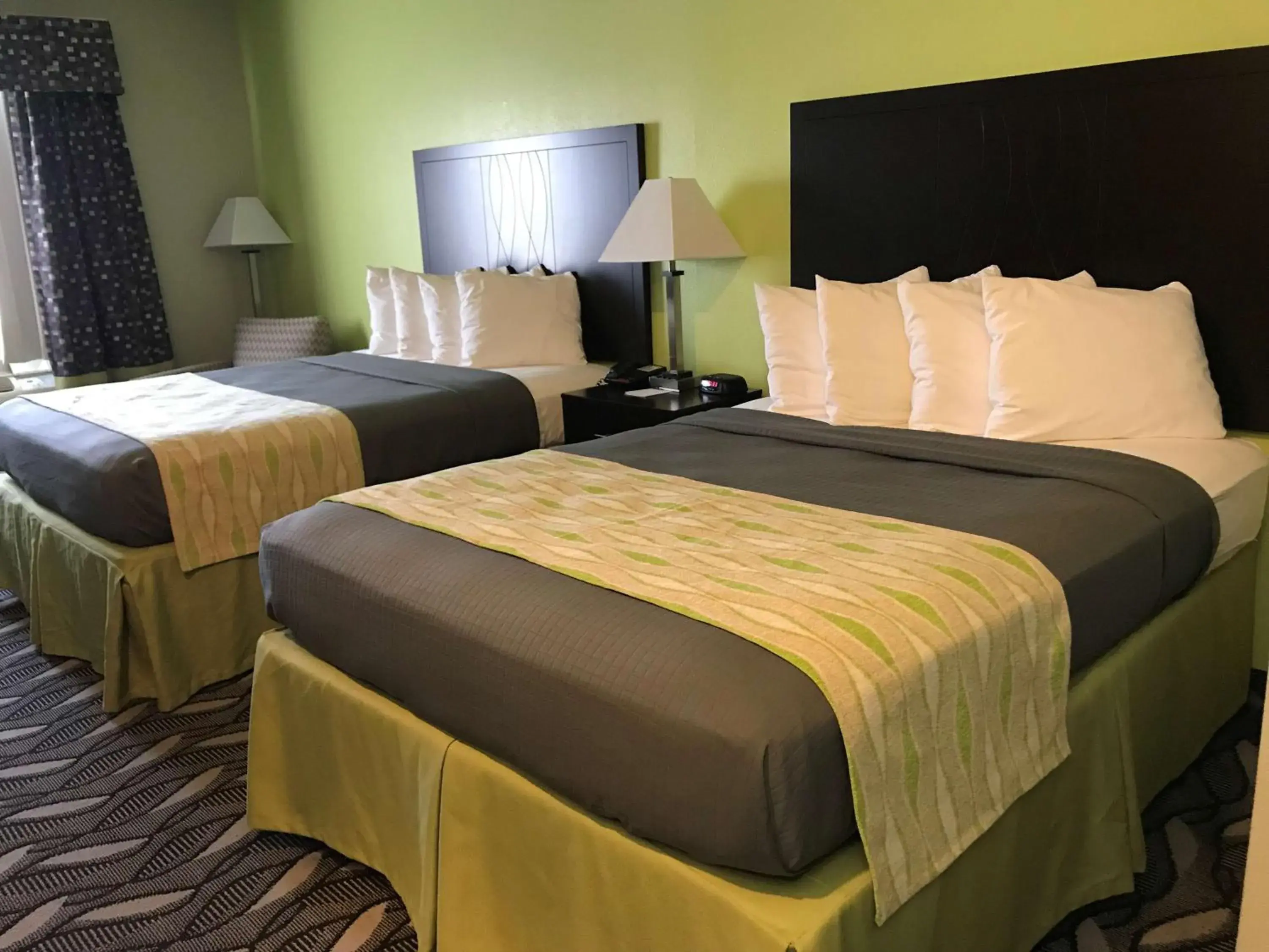 Photo of the whole room, Bed in Best Western Mt. Vernon Inn Photo of the whole room, Bed in Best Western Mt. Vernon Inn