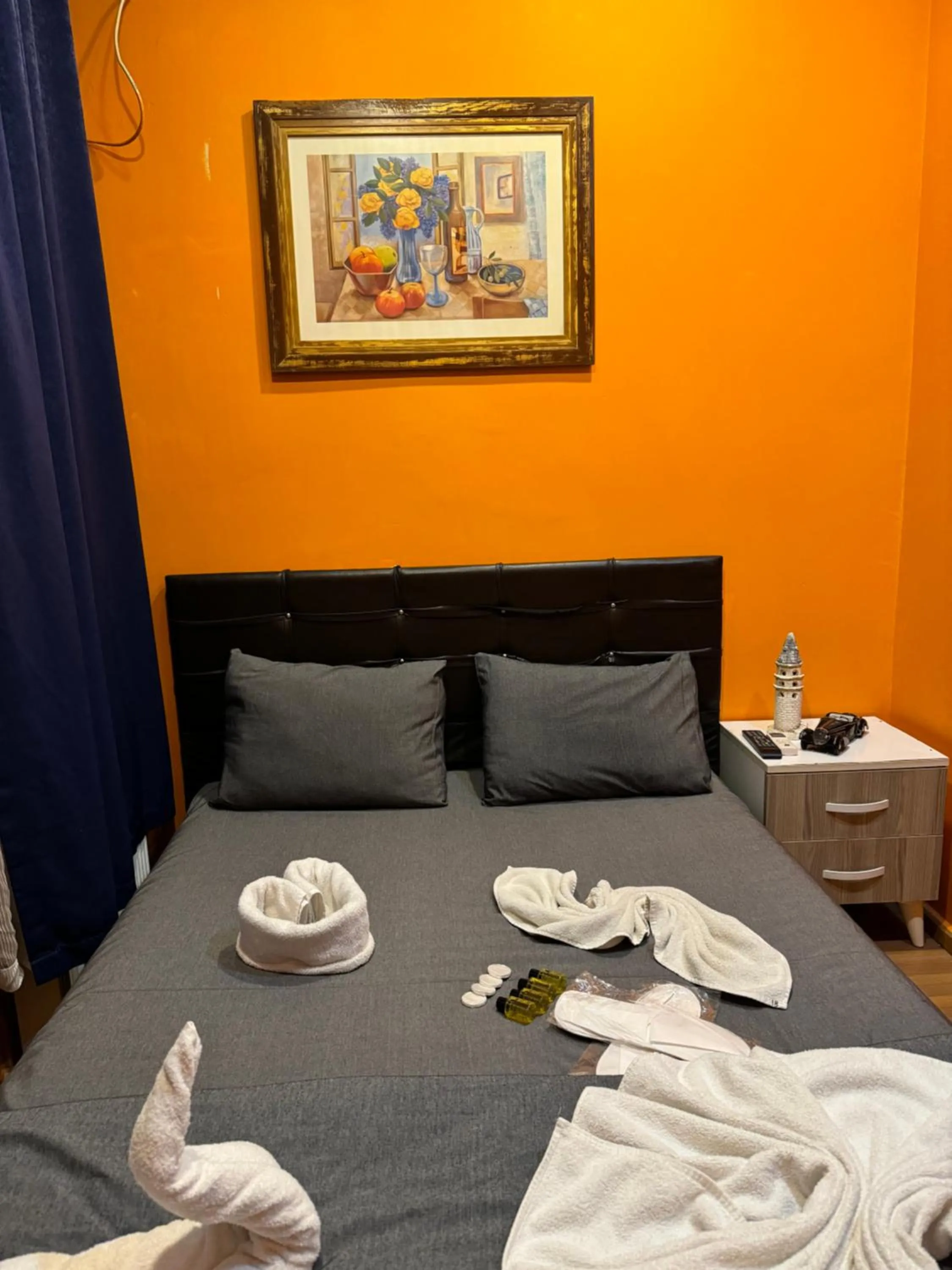 Photo of the whole room, Bed in Taksim Pandora hotel