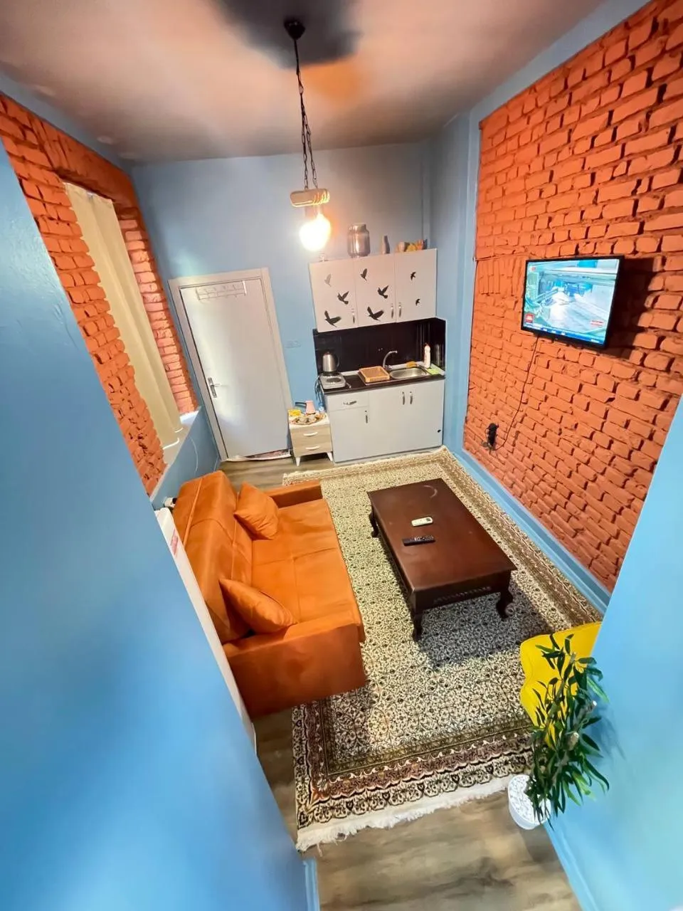 Communal lounge/ TV room in Taksim Pandora hotel