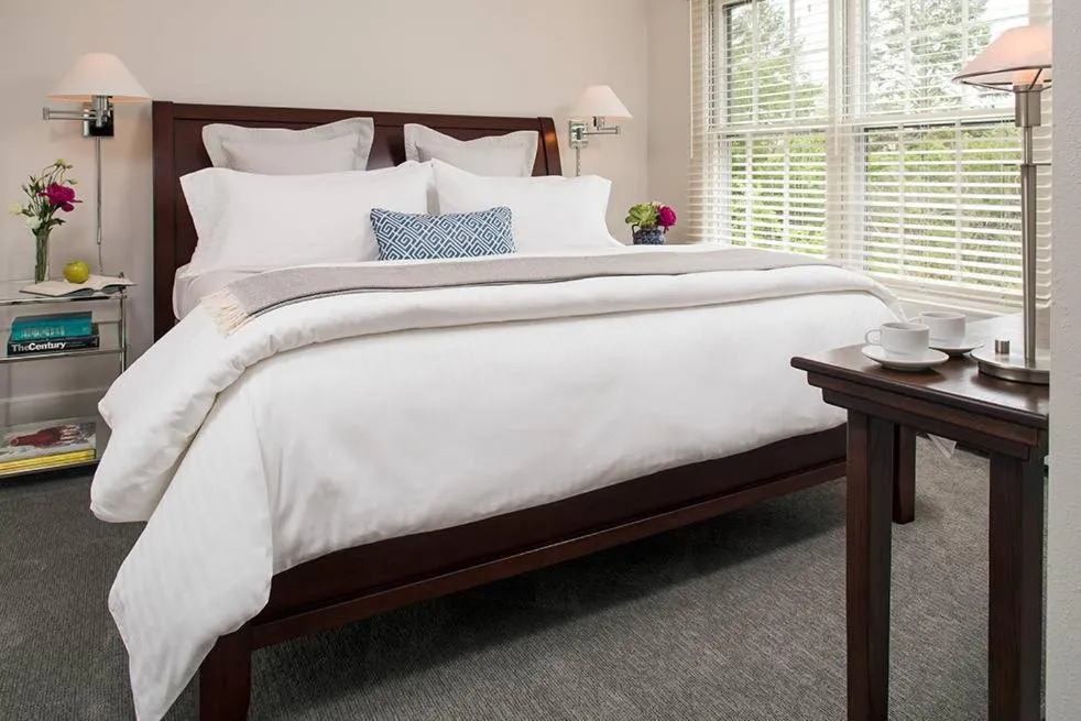 Bed in The Inn At English Meadows