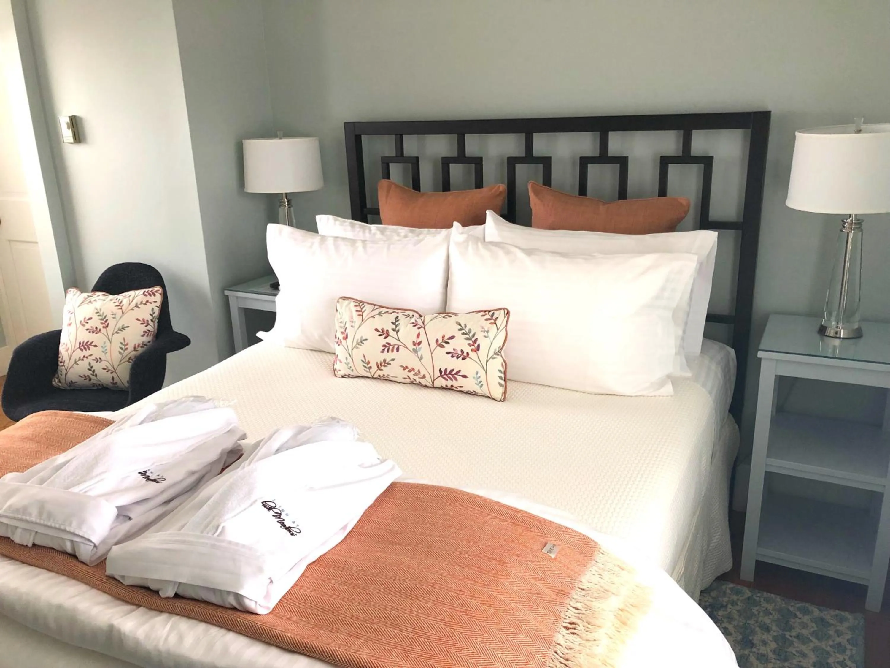 Bed in The Inn At English Meadows
