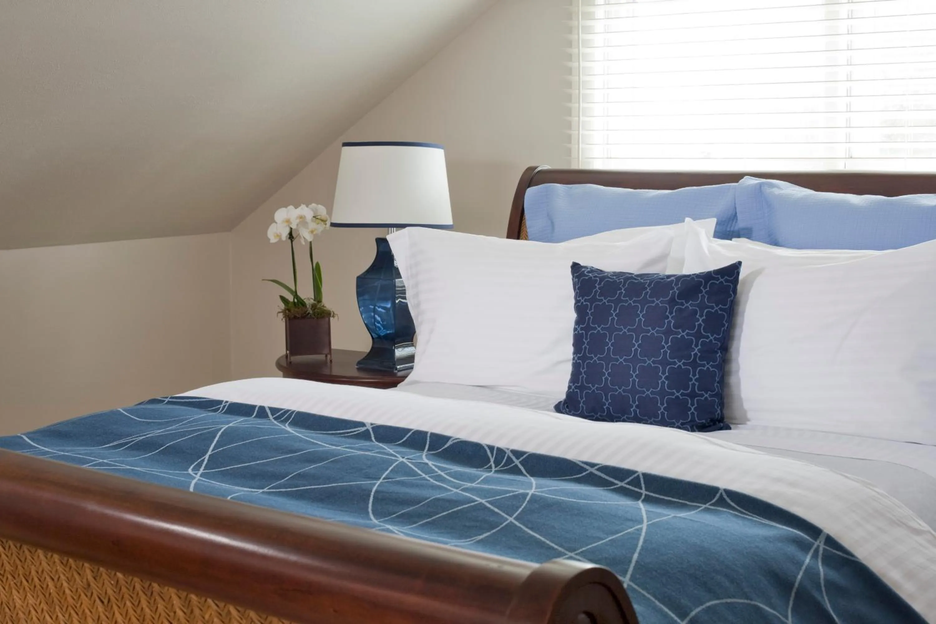 Bed in The Inn At English Meadows