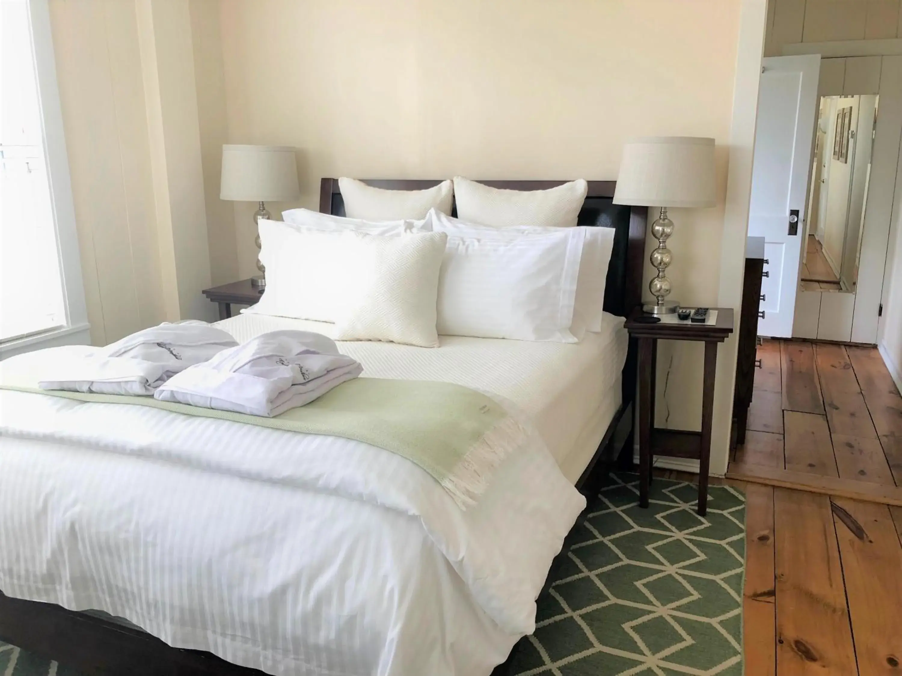 Double Room with Private Bathroom - single occupancy in The Inn At English Meadows Double Room with Private Bathroom - single occupancy in The Inn At English Meadows