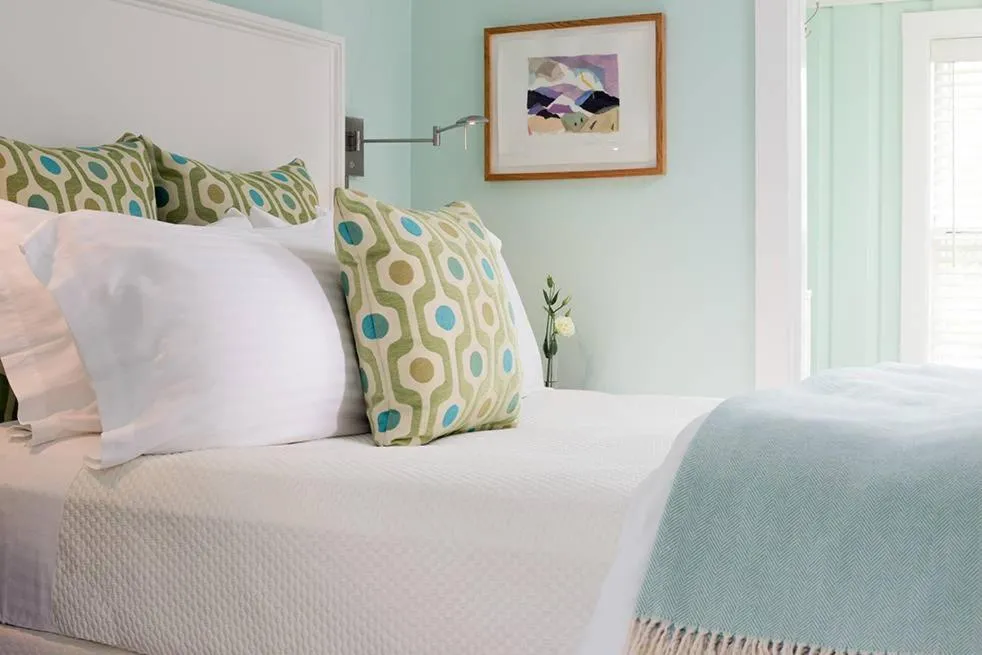 Bed in The Inn At English Meadows