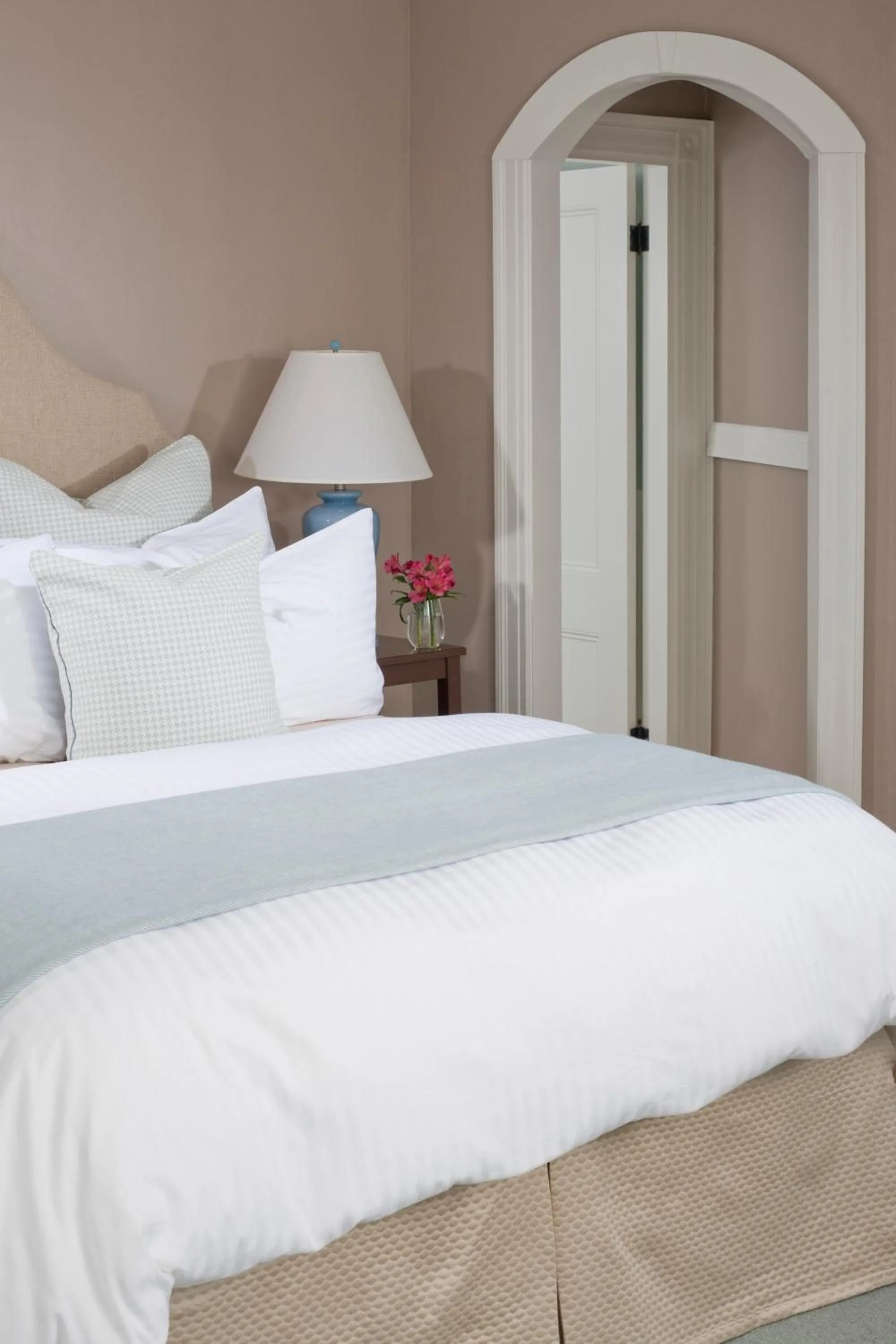 Bed in The Inn At English Meadows