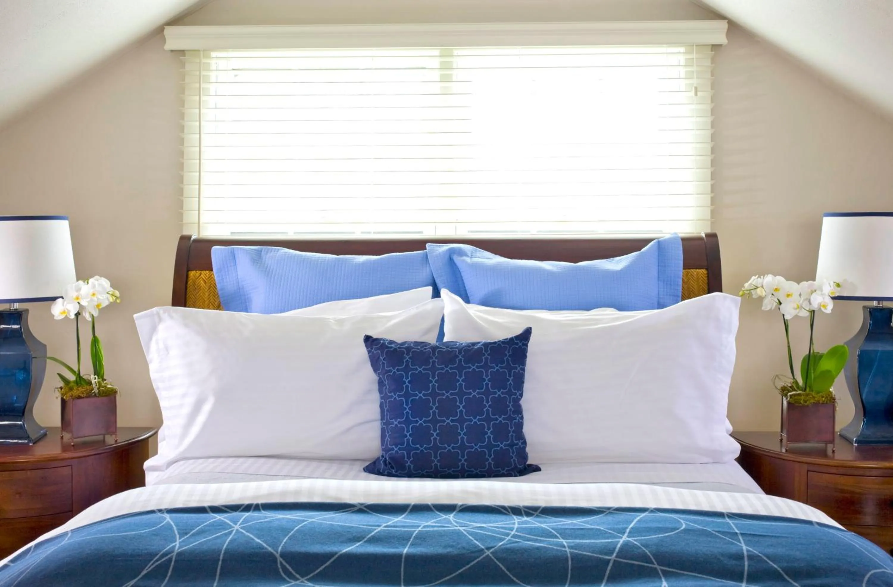 Bed in The Inn At English Meadows