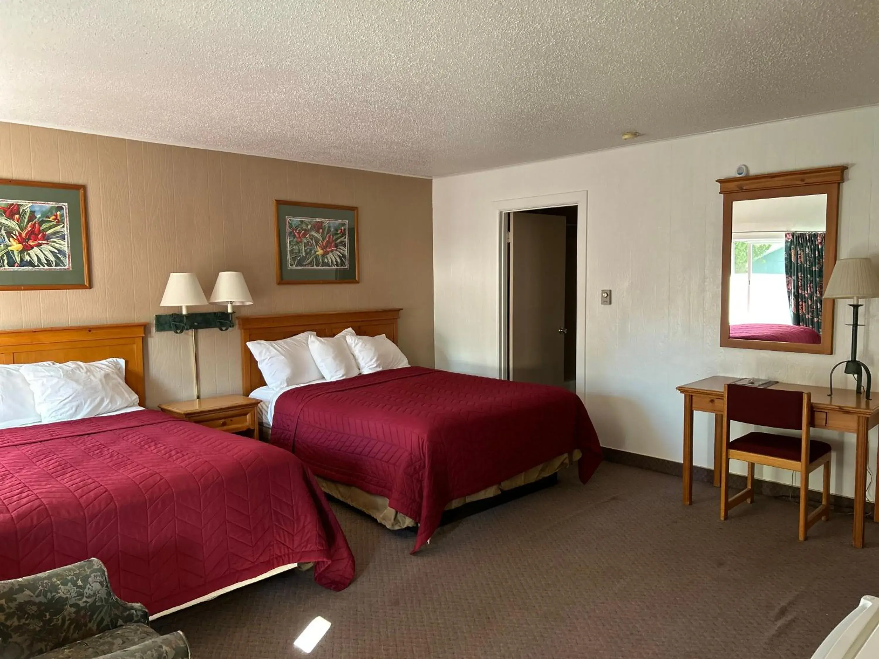 Double Room in Redwood Arms Motel Double Room in Redwood Arms Motel