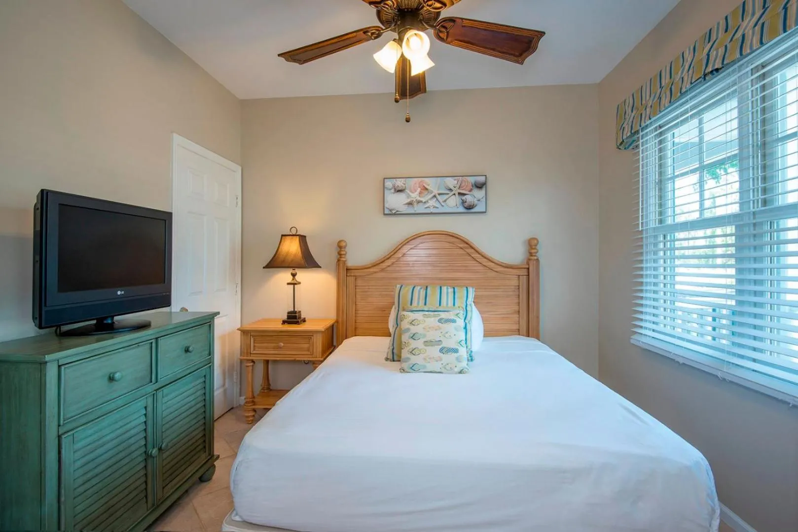 Bedroom, Bed in Villas at Hawks Cay Resort