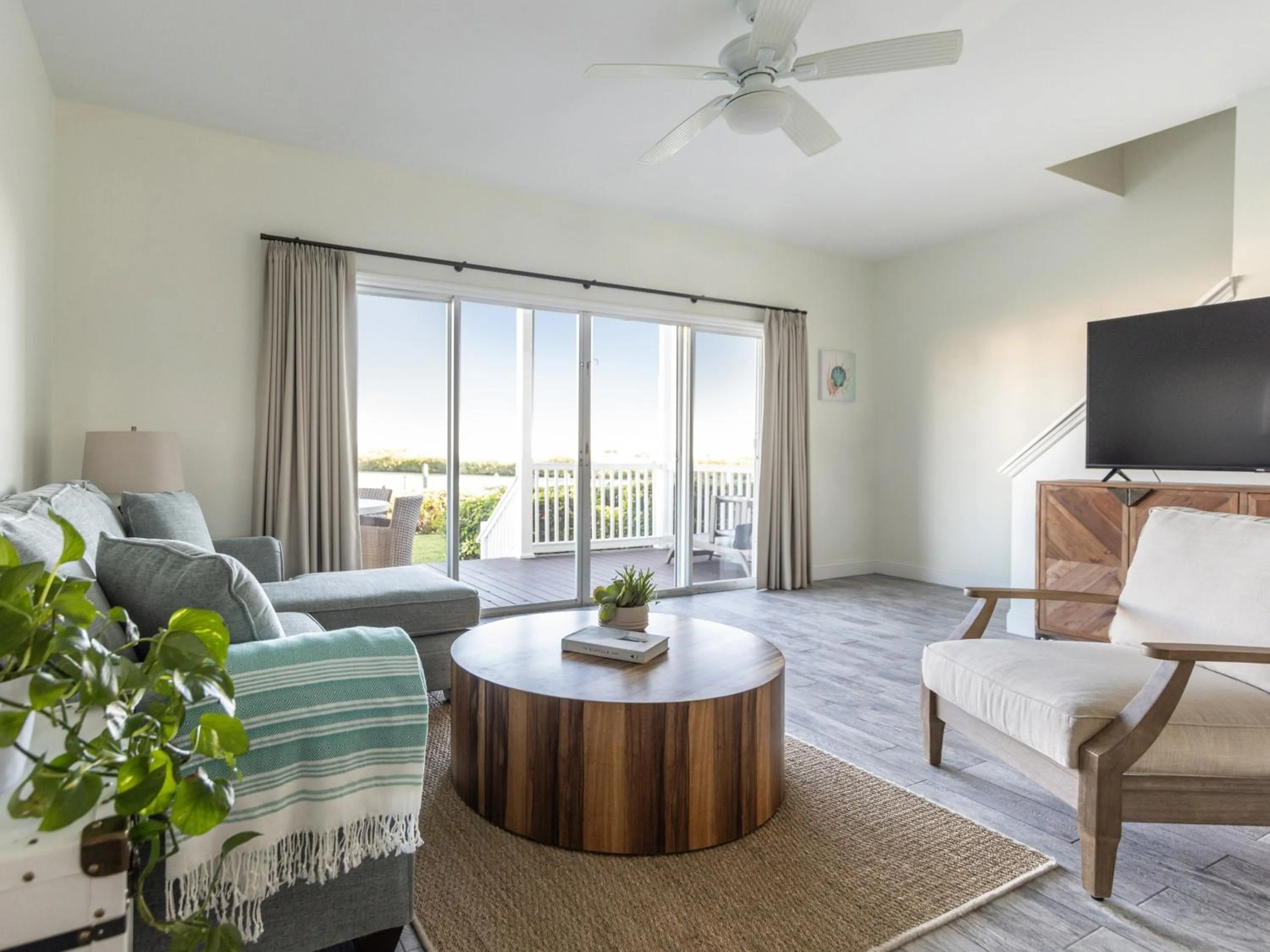 Communal lounge/ TV room in Villas at Hawks Cay Resort
