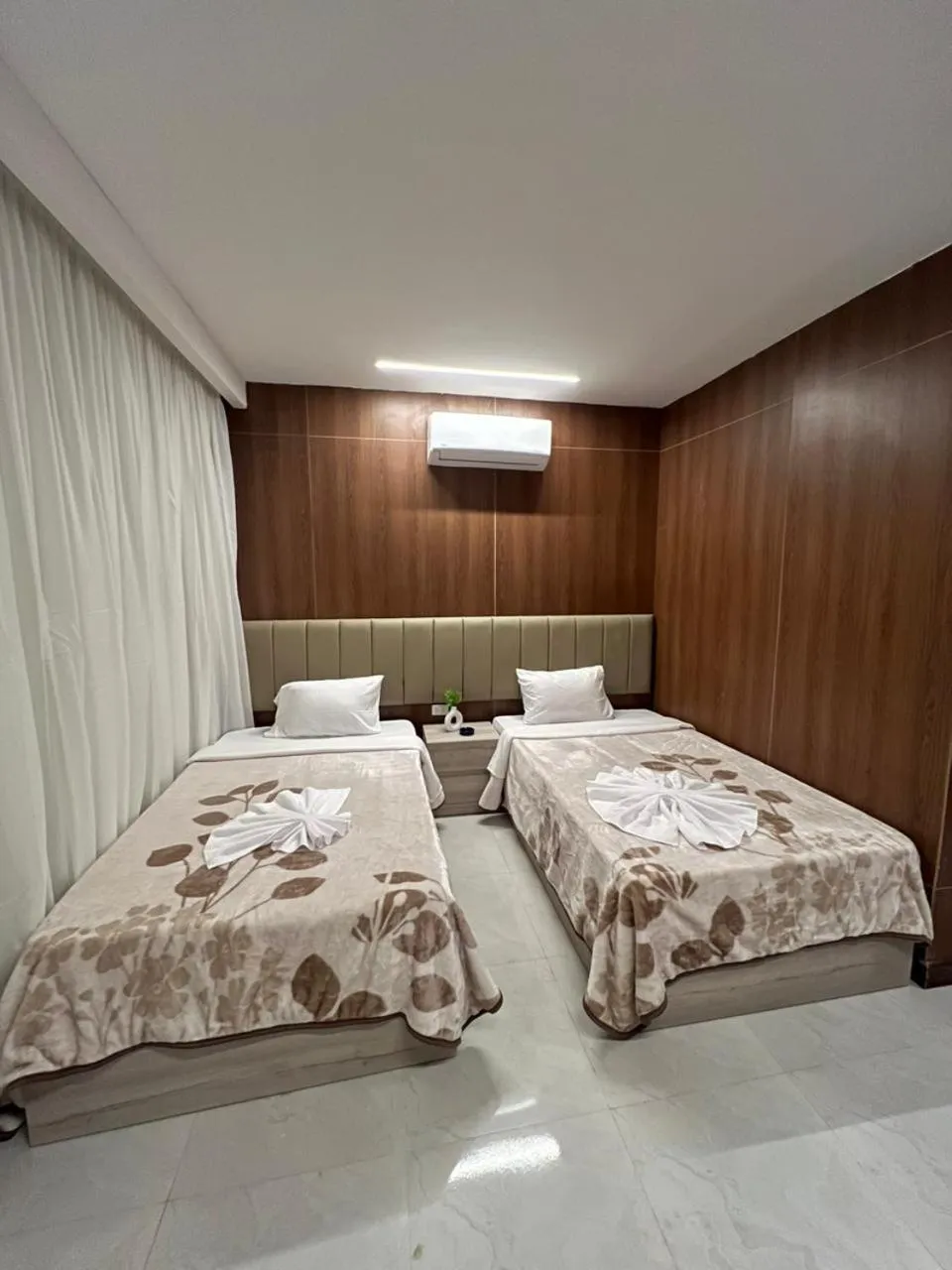 Bedroom, Bed in Royal Home Hotel