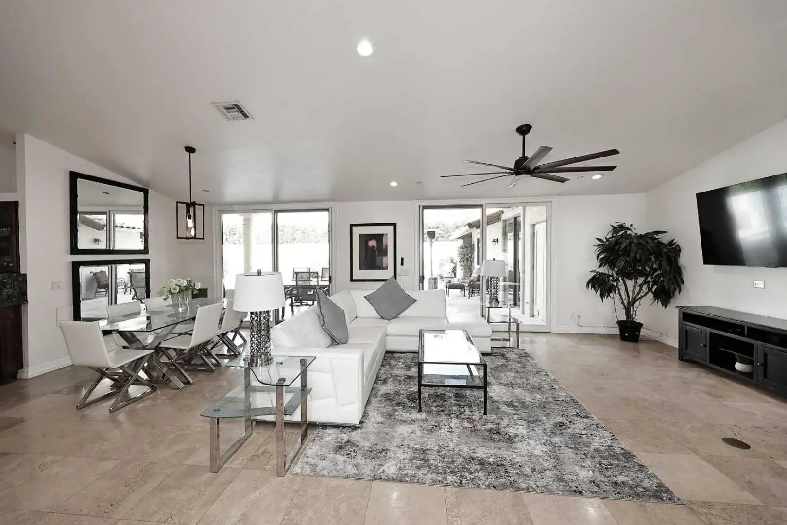 Private Executive Home, Pet Friendly, Walkable Private Executive Home, Pet Friendly, Walkable