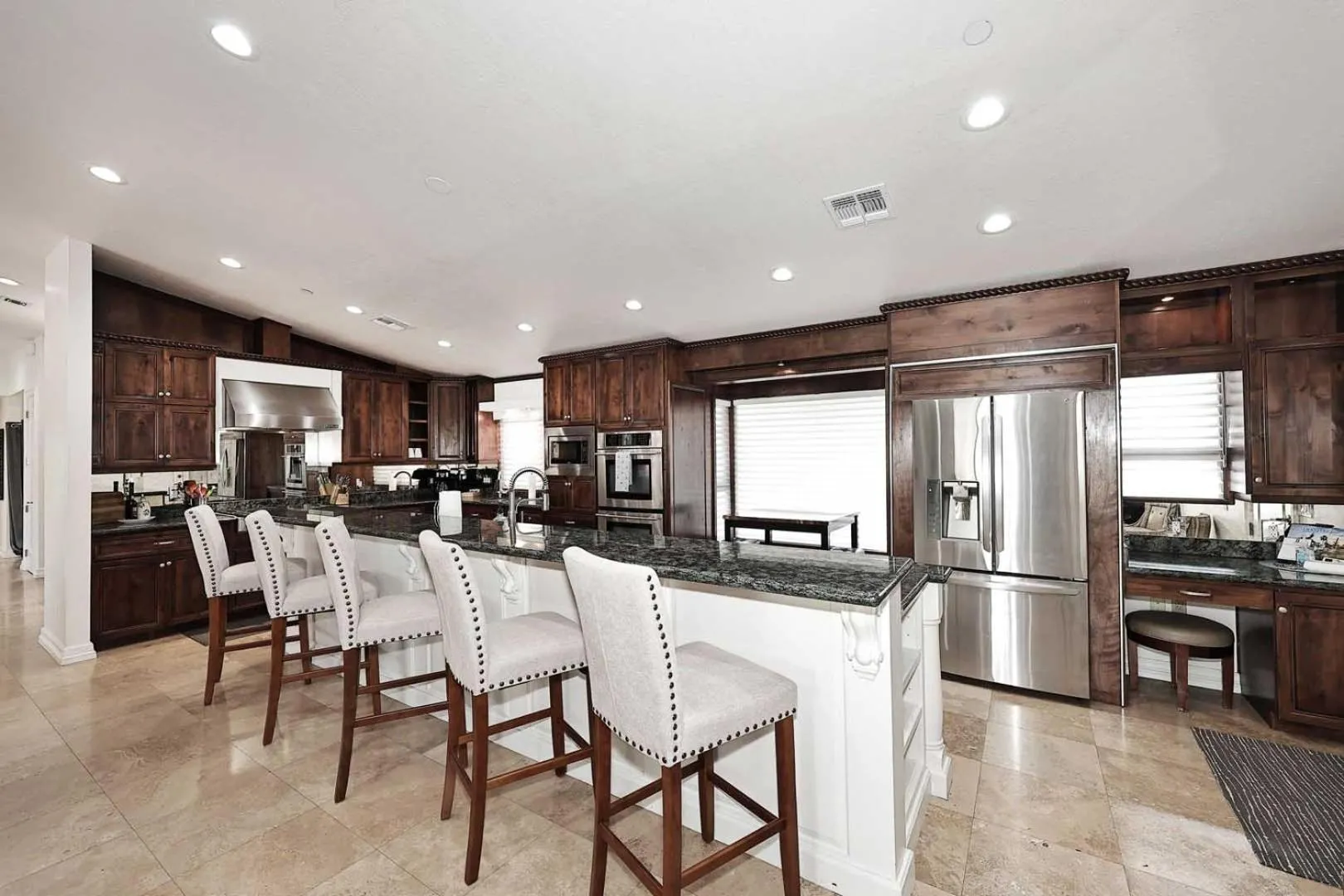 Private Executive Home, Pet Friendly, Walkable