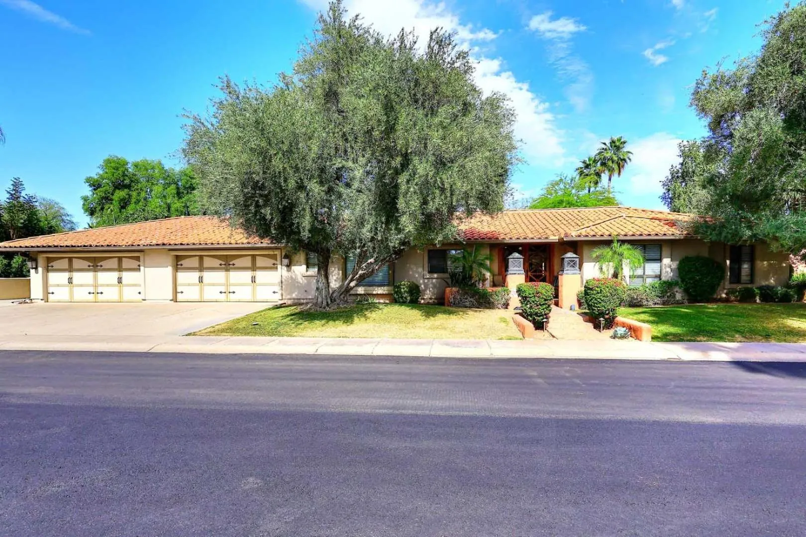 Private Executive Home, Pet Friendly, Walkable