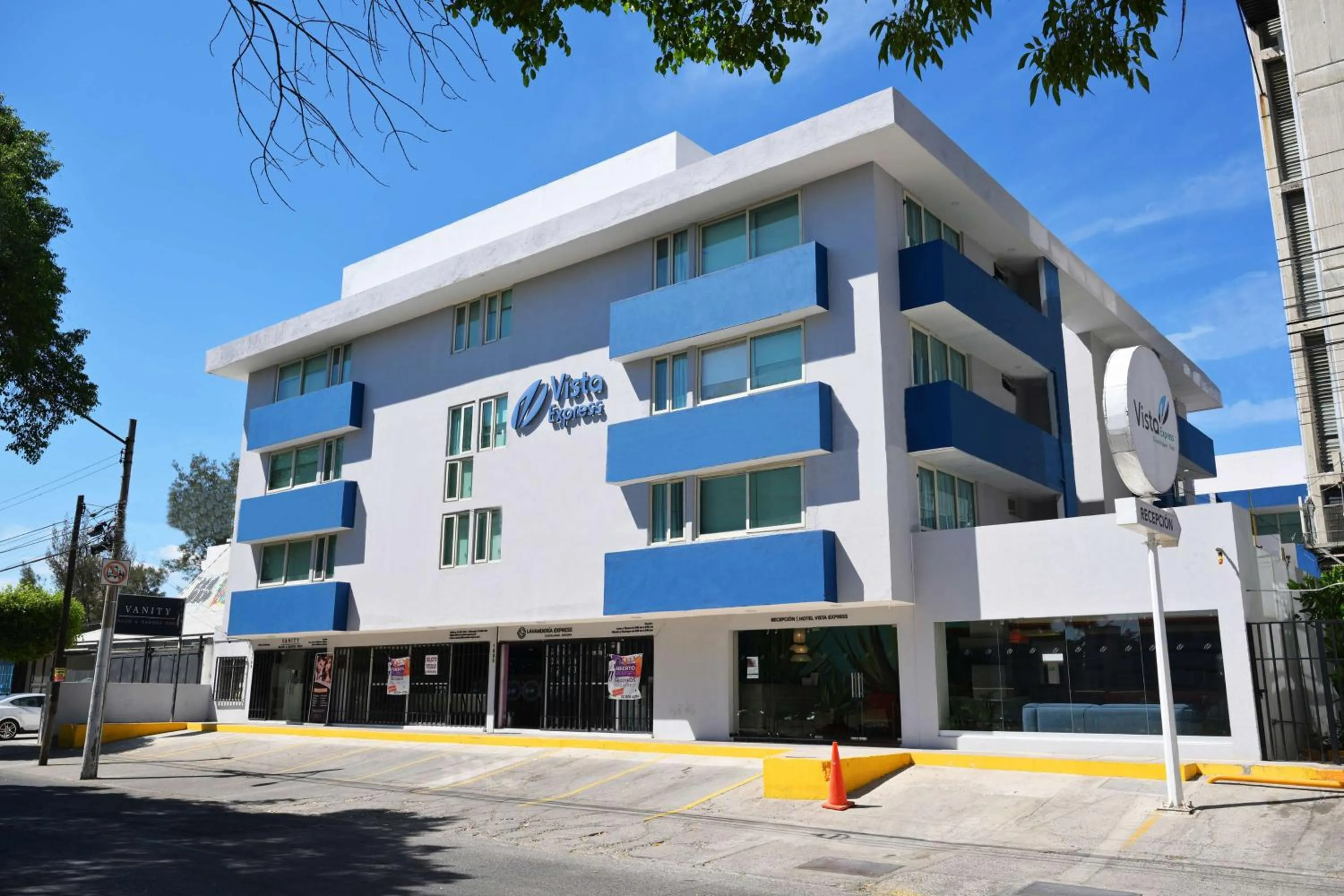 Property building in Vista Express Guadalajara Expo SureStay Collection by BW