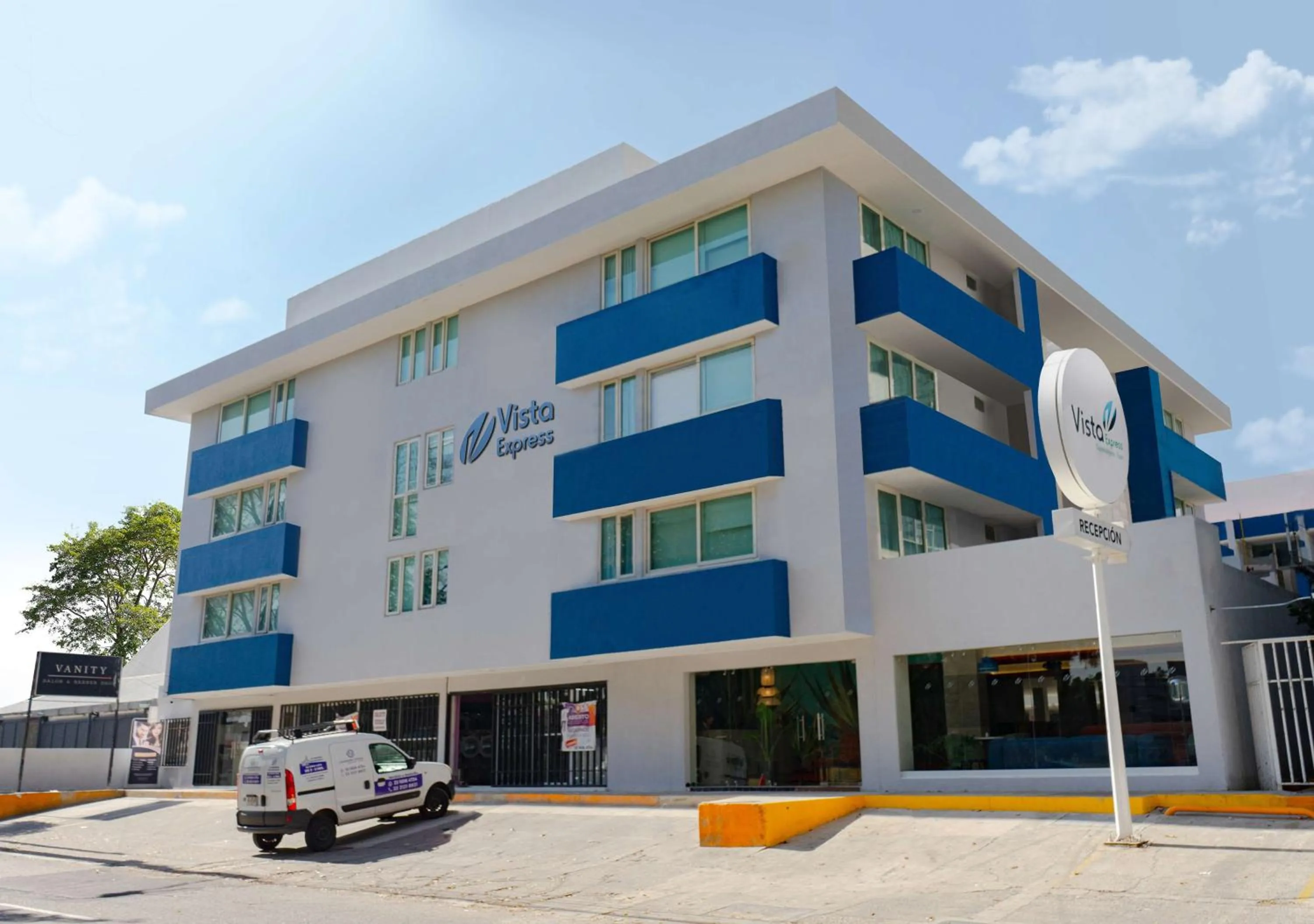 Property building in Vista Express Guadalajara Expo SureStay Collection by BW