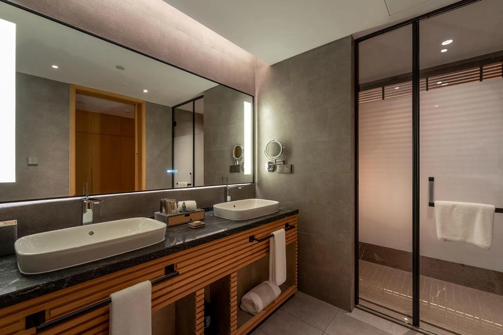 Hyakumangoku Onsen Hotel