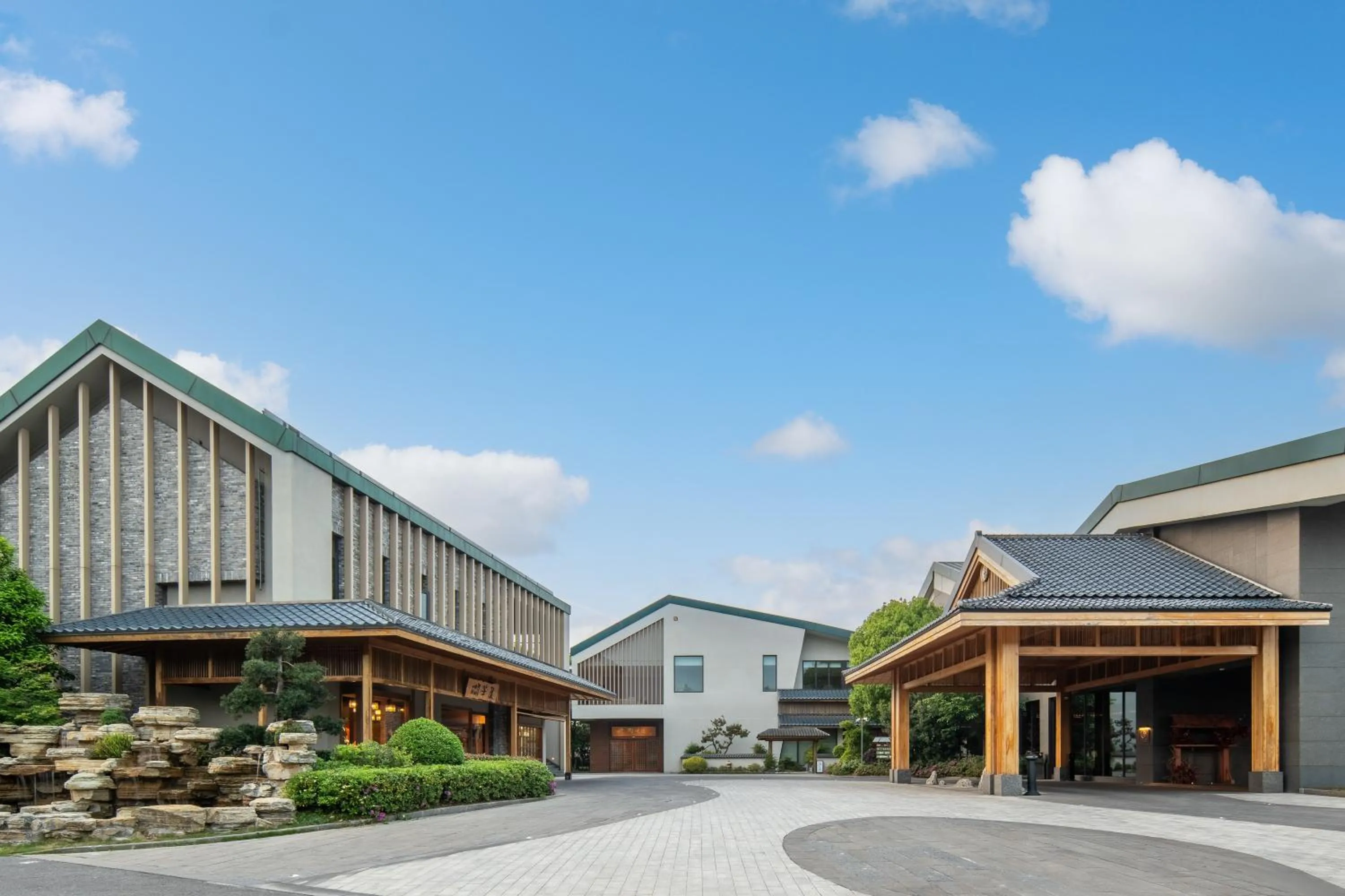 Hyakumangoku Onsen Hotel