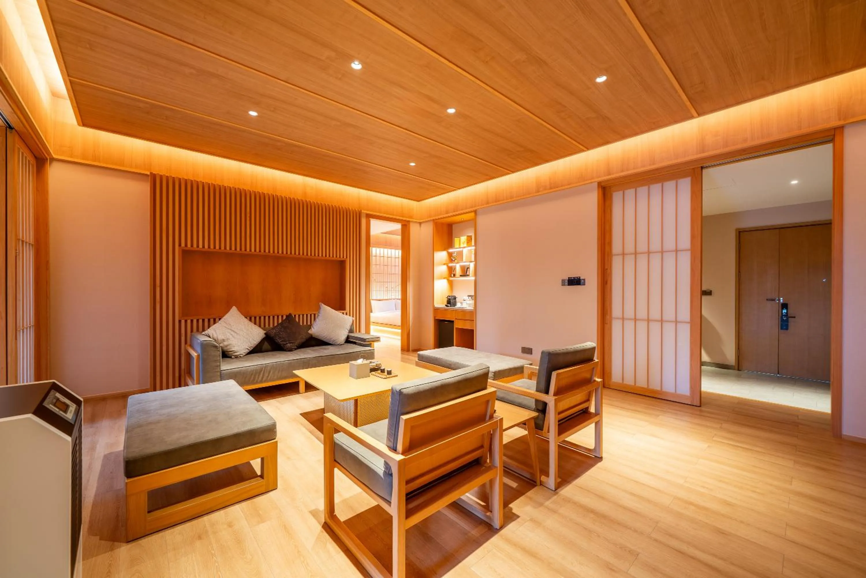 Hyakumangoku Onsen Hotel