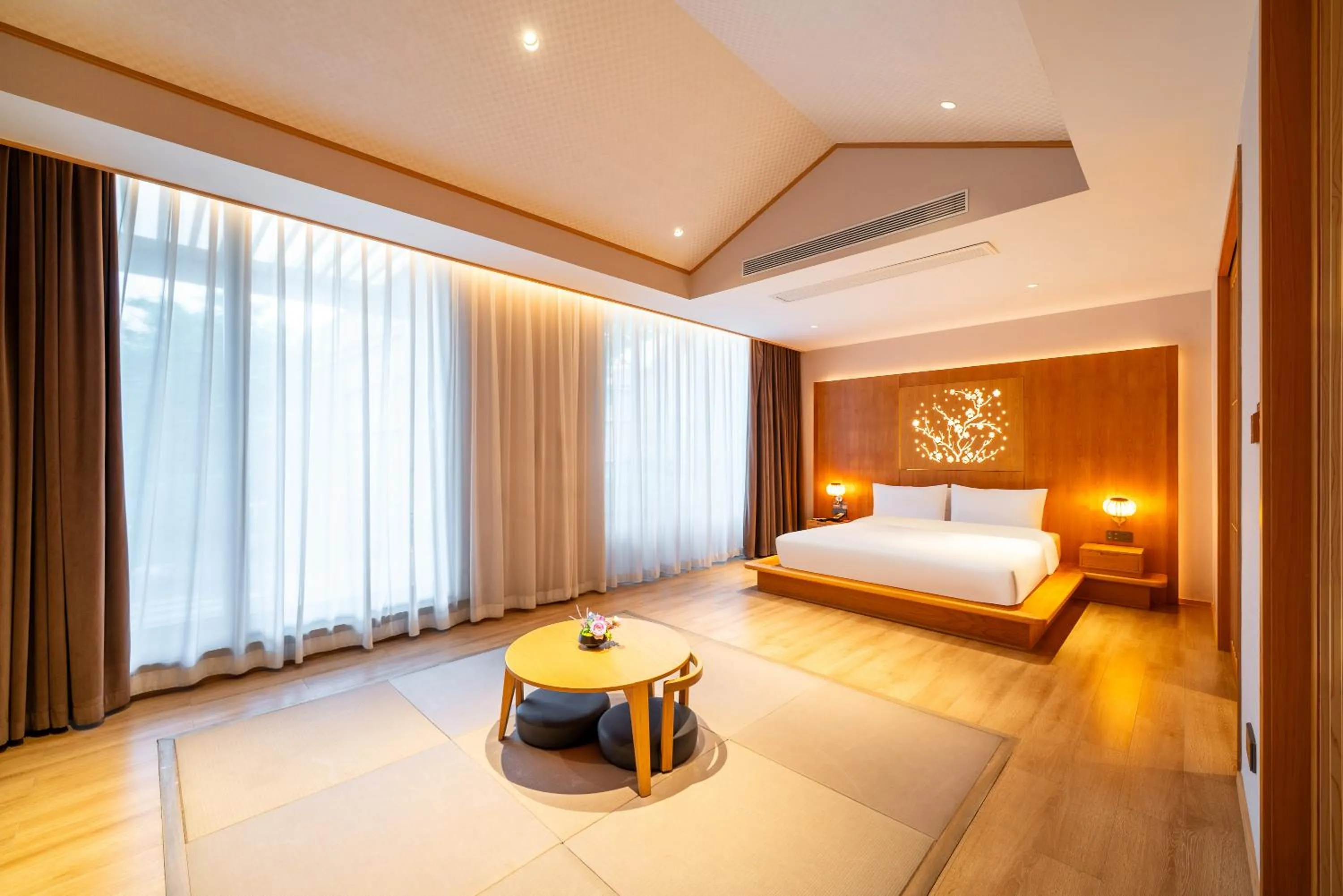 Bed in Hyakumangoku Onsen Hotel