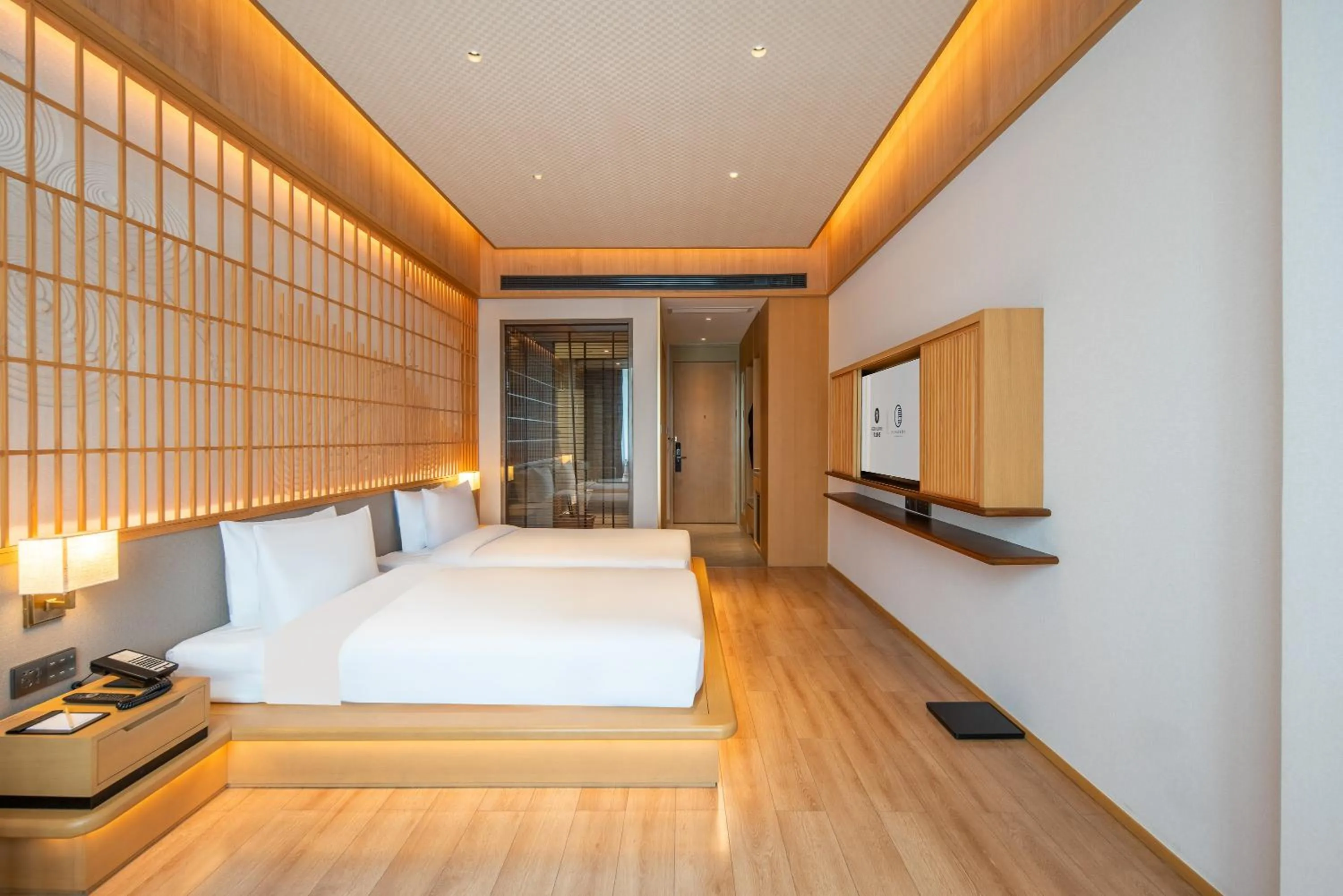 Bed in Hyakumangoku Onsen Hotel