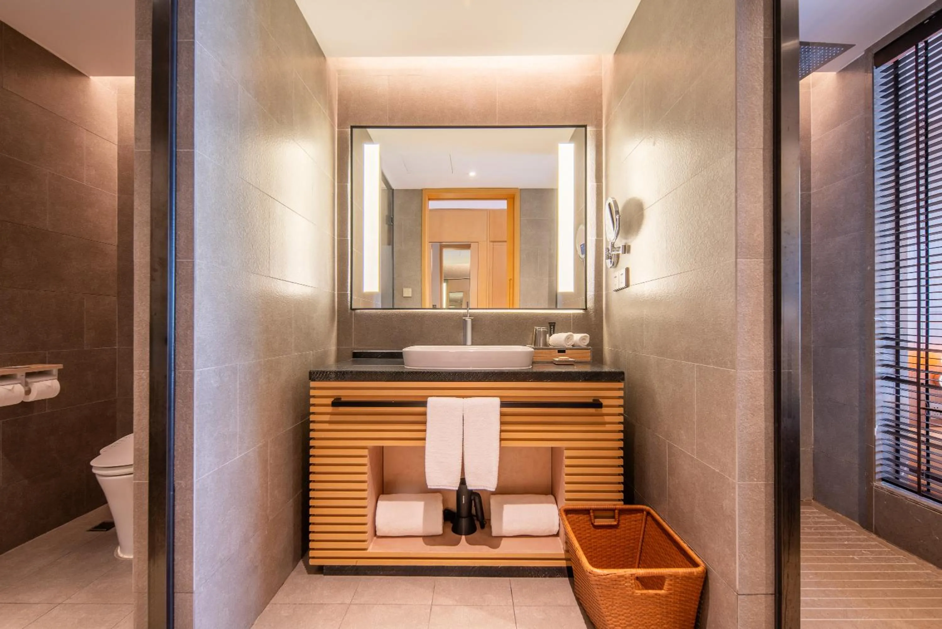 Hyakumangoku Onsen Hotel