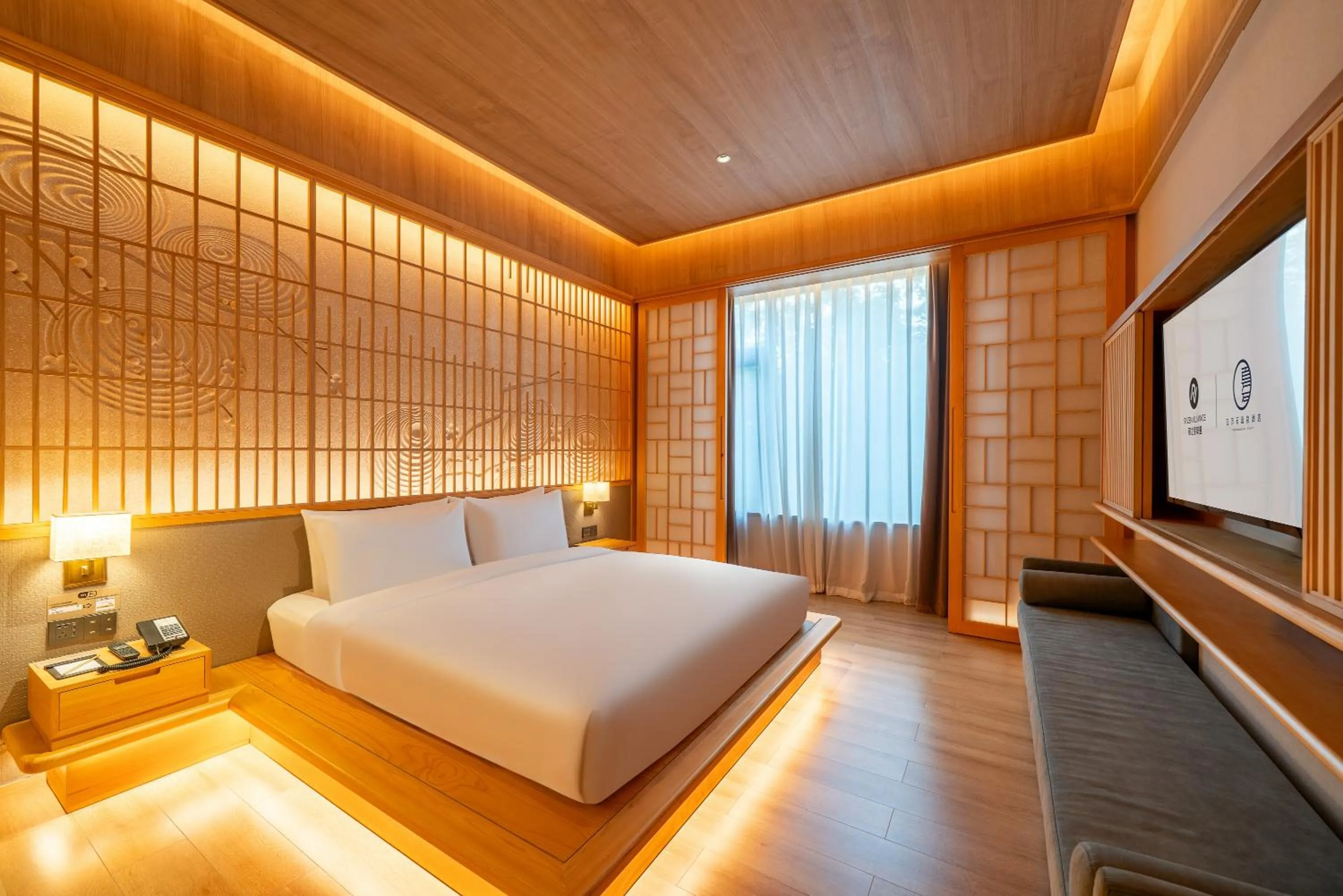 Bed in Hyakumangoku Onsen Hotel