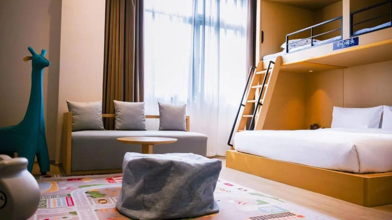 Bed in Hyakumangoku Onsen Hotel