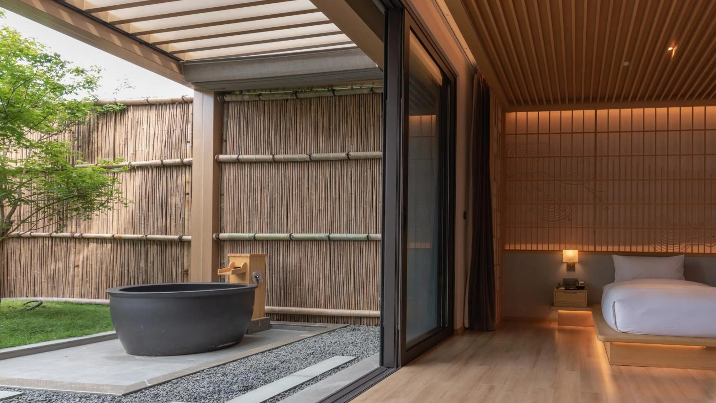 Hyakumangoku Onsen Hotel