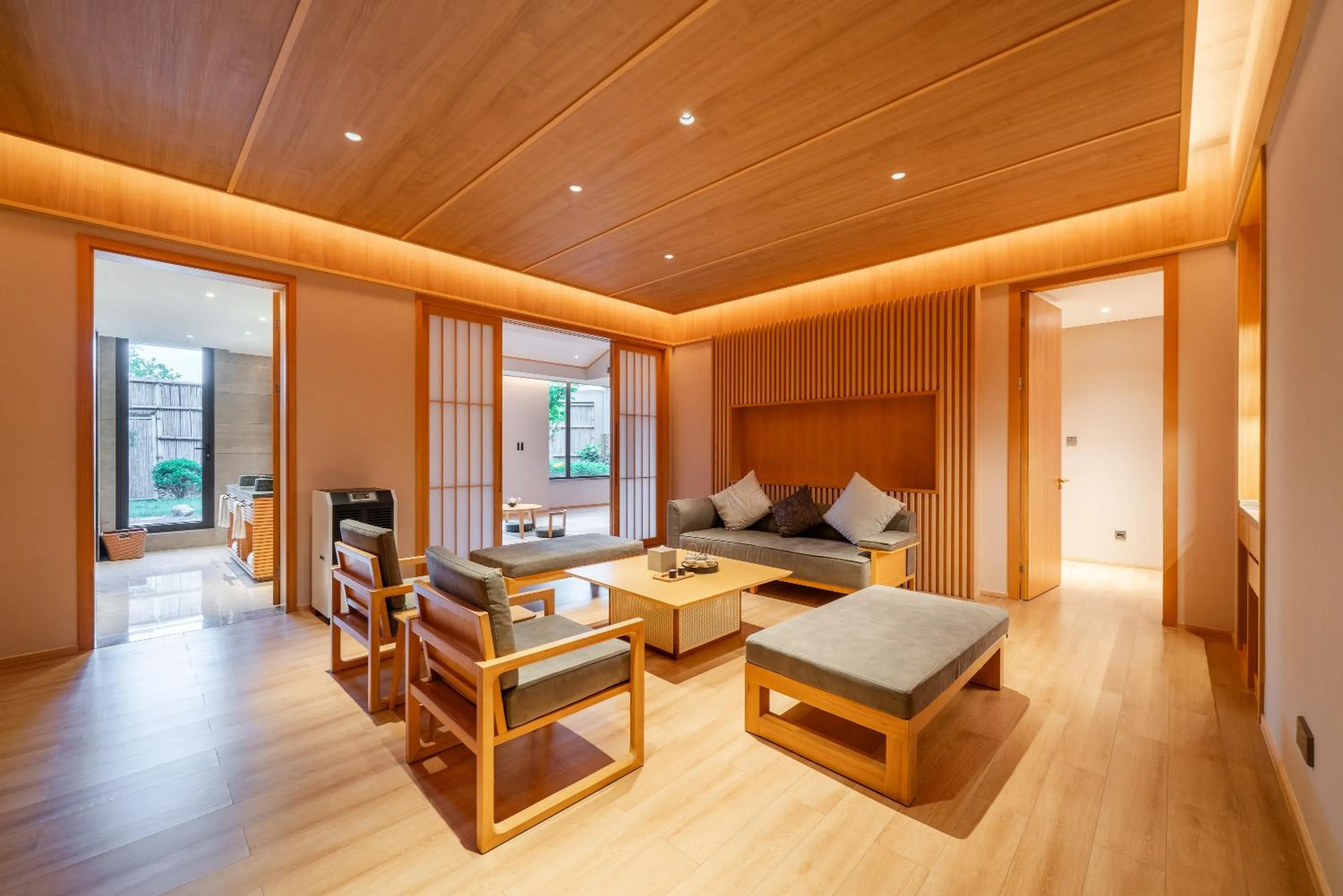 Hyakumangoku Onsen Hotel