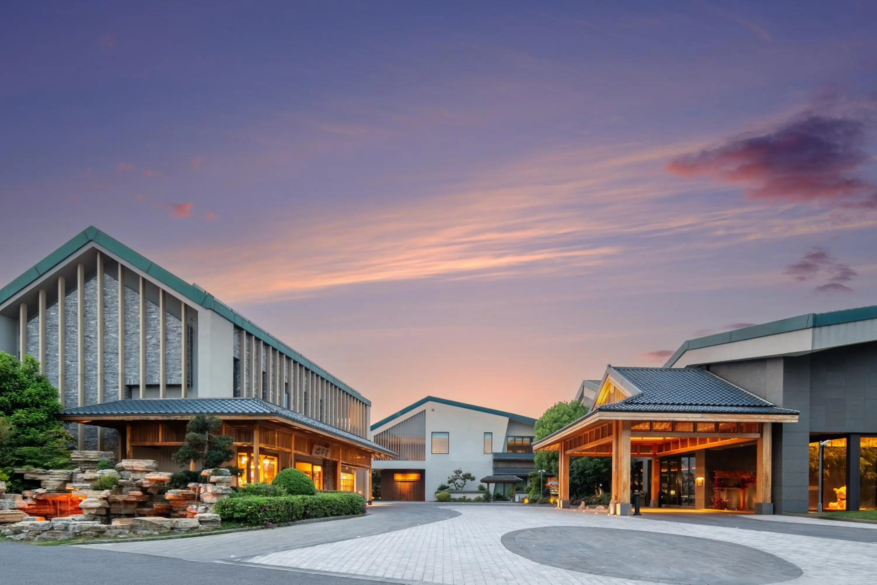 Hyakumangoku Onsen Hotel