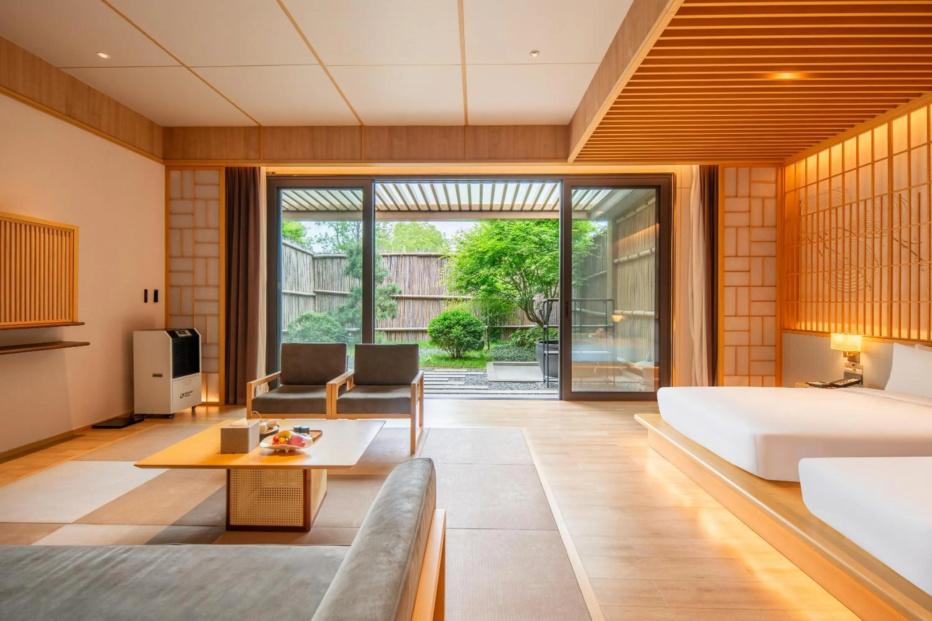 Bed in Hyakumangoku Onsen Hotel
