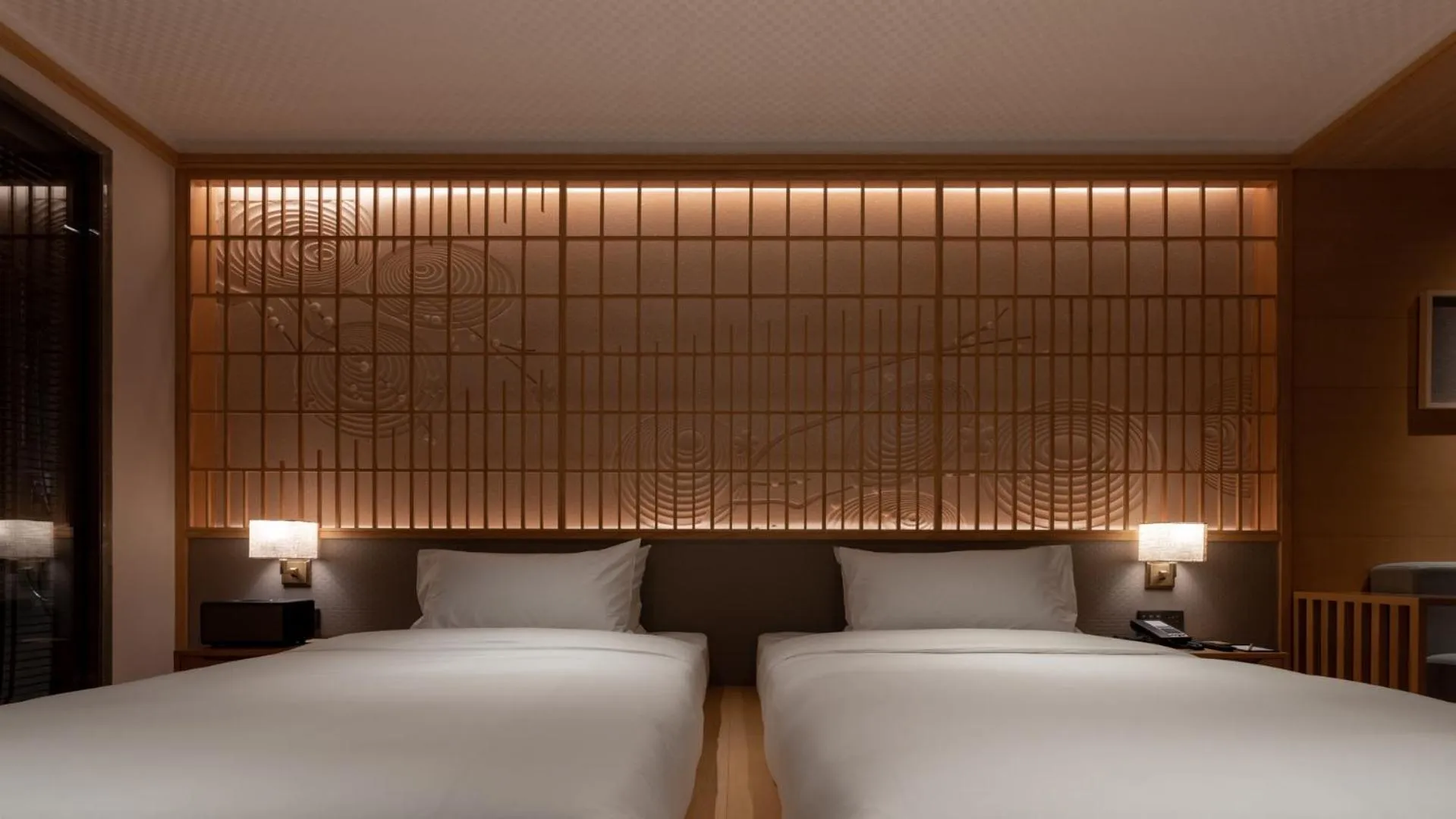 Bed in Hyakumangoku Onsen Hotel