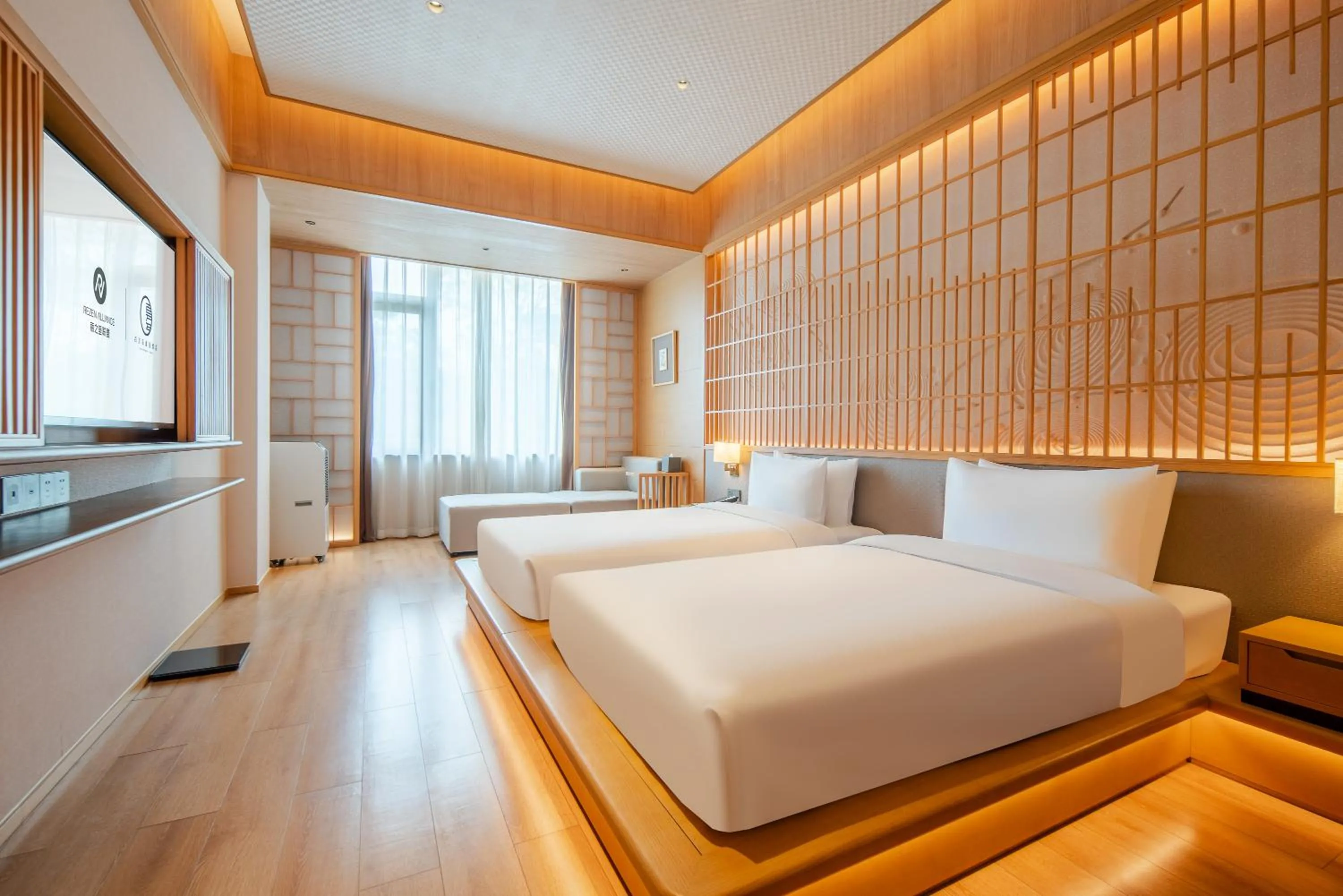 Bed in Hyakumangoku Onsen Hotel