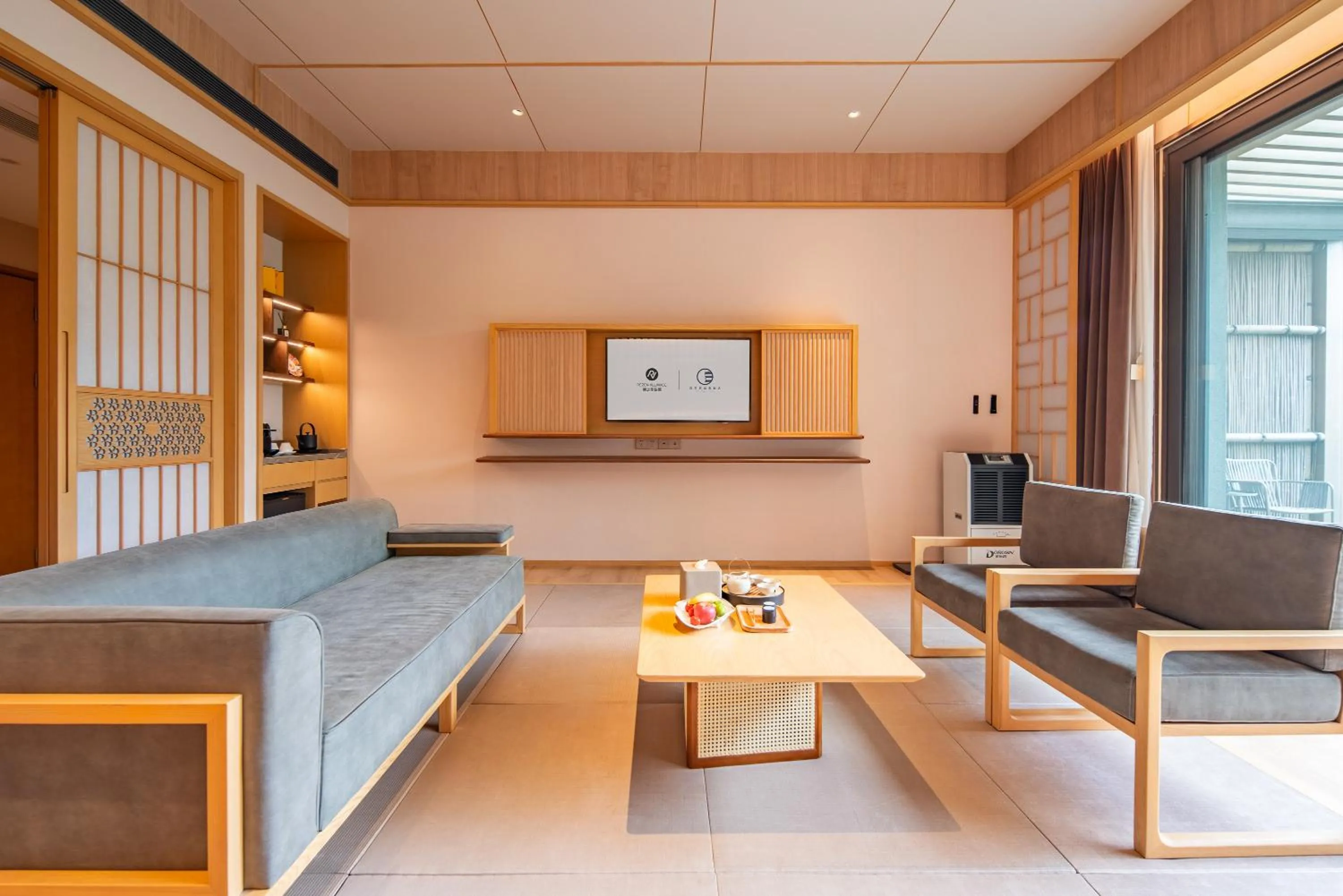 Hyakumangoku Onsen Hotel