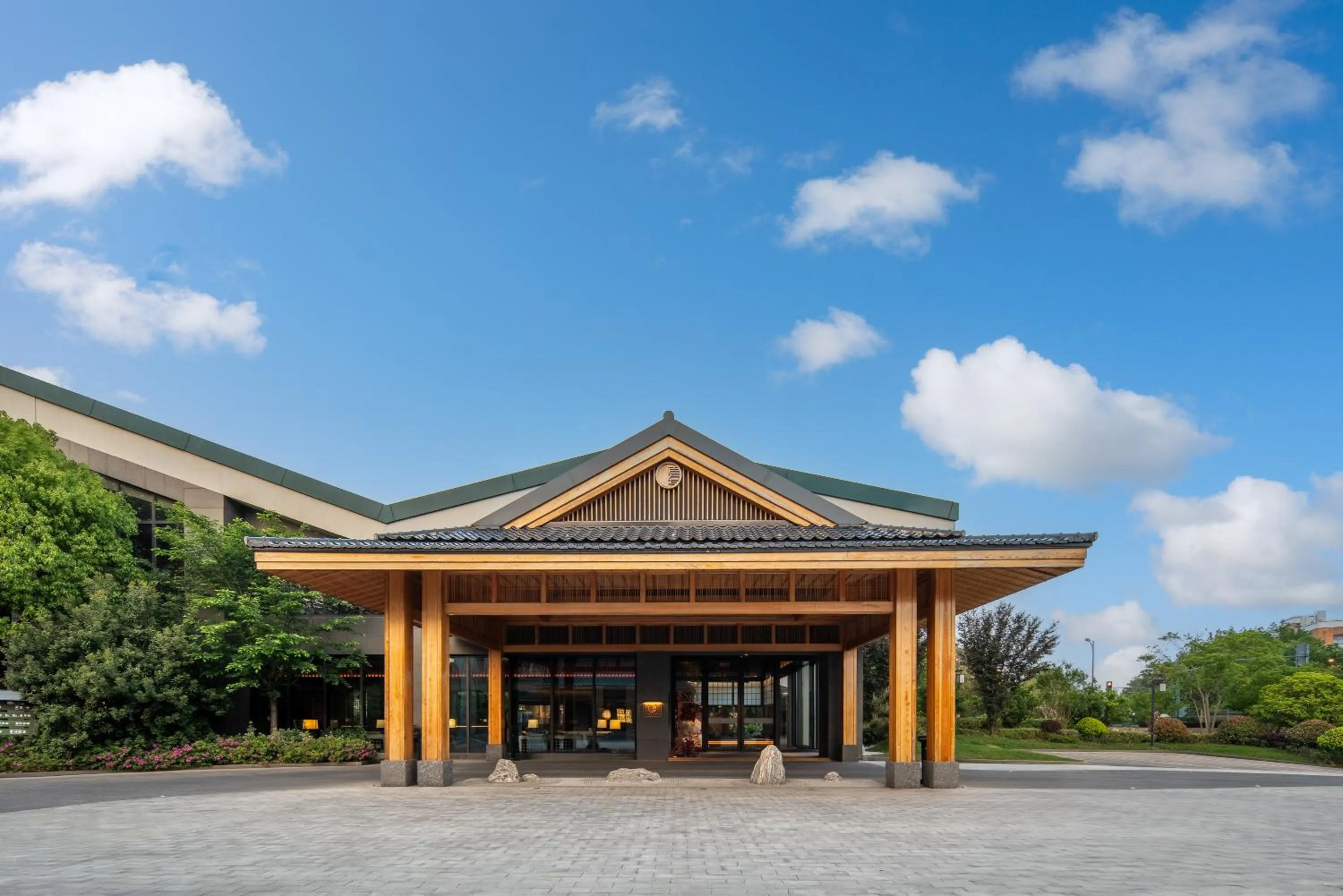 Hyakumangoku Onsen Hotel