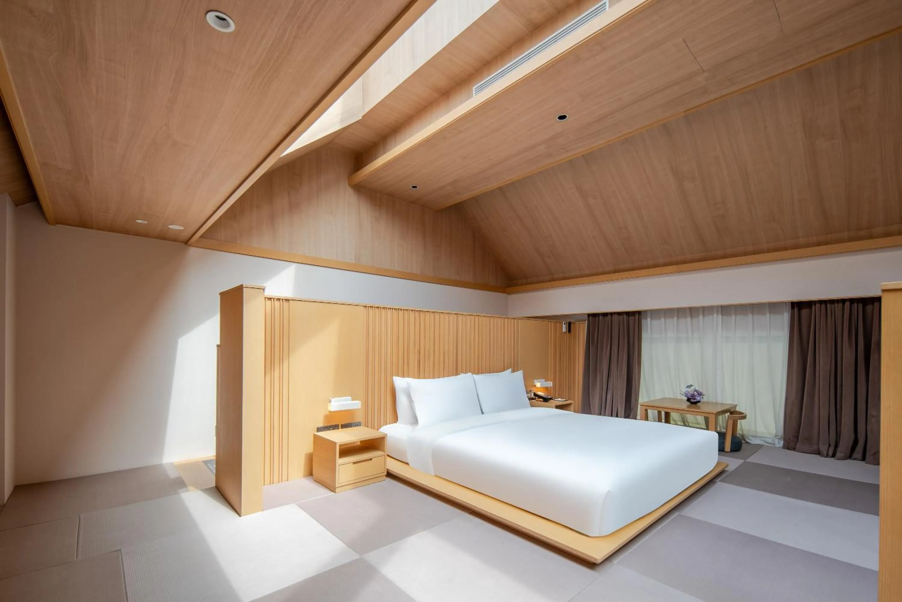 Bed in Hyakumangoku Onsen Hotel