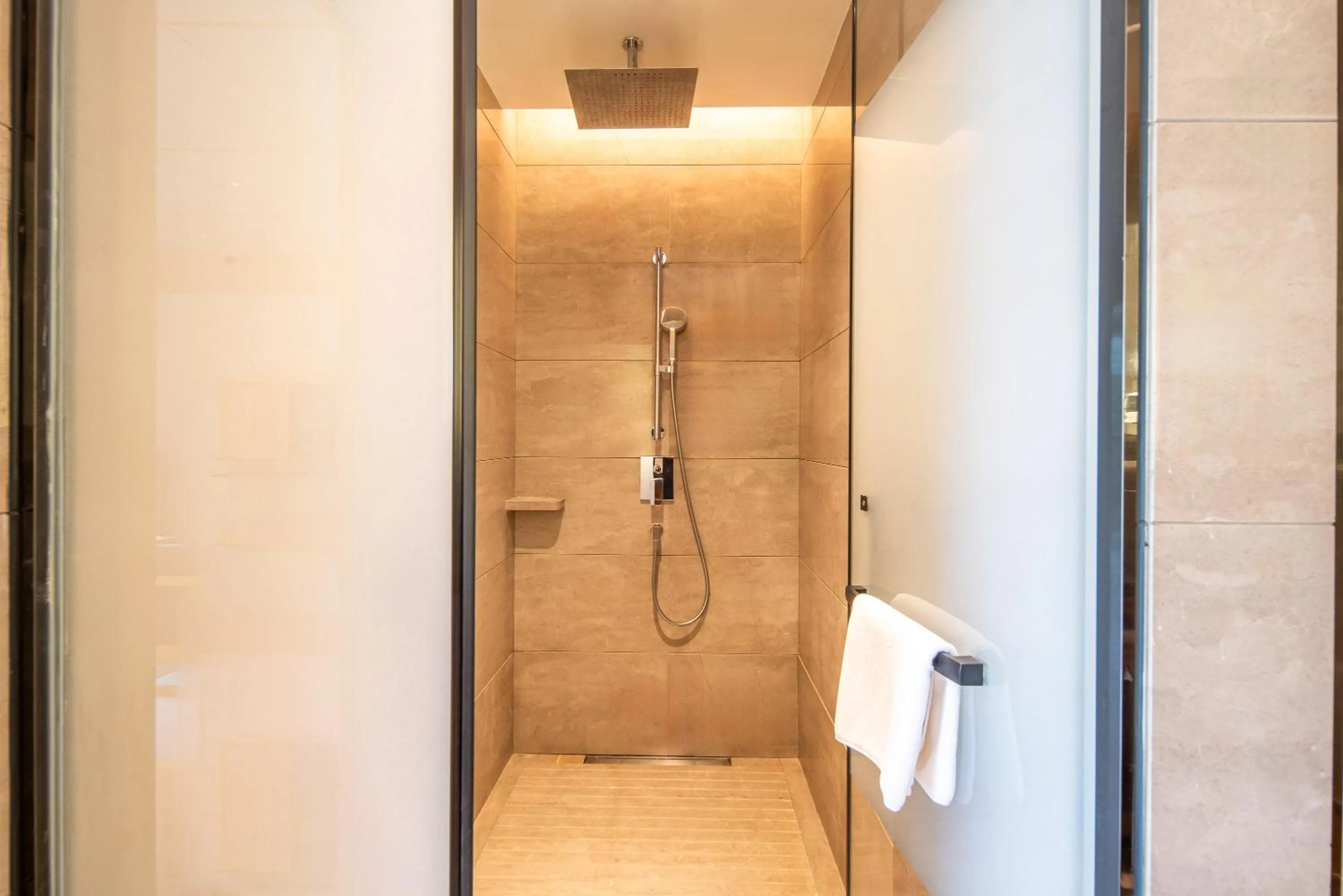 Hyakumangoku Onsen Hotel