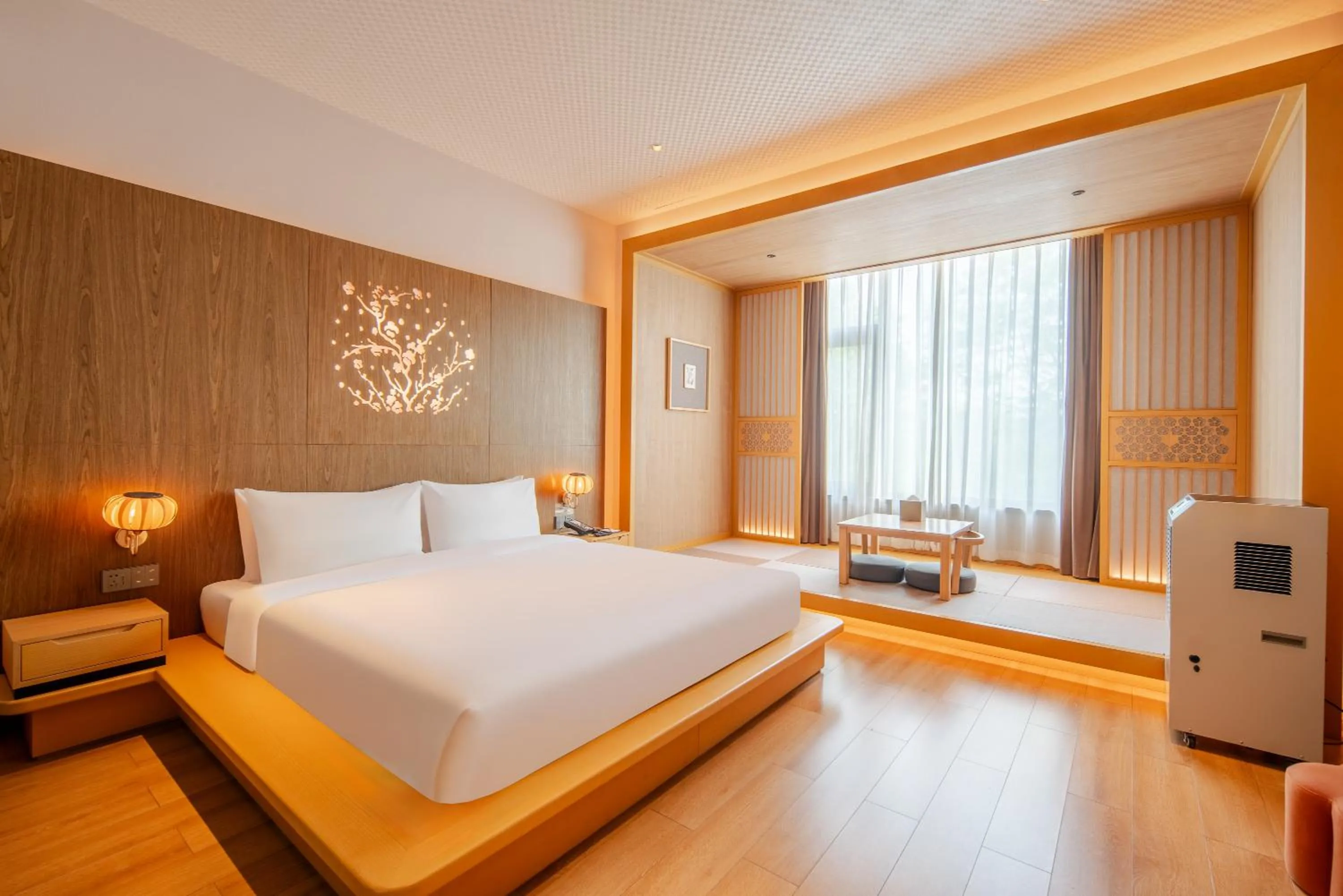 Bed in Hyakumangoku Onsen Hotel
