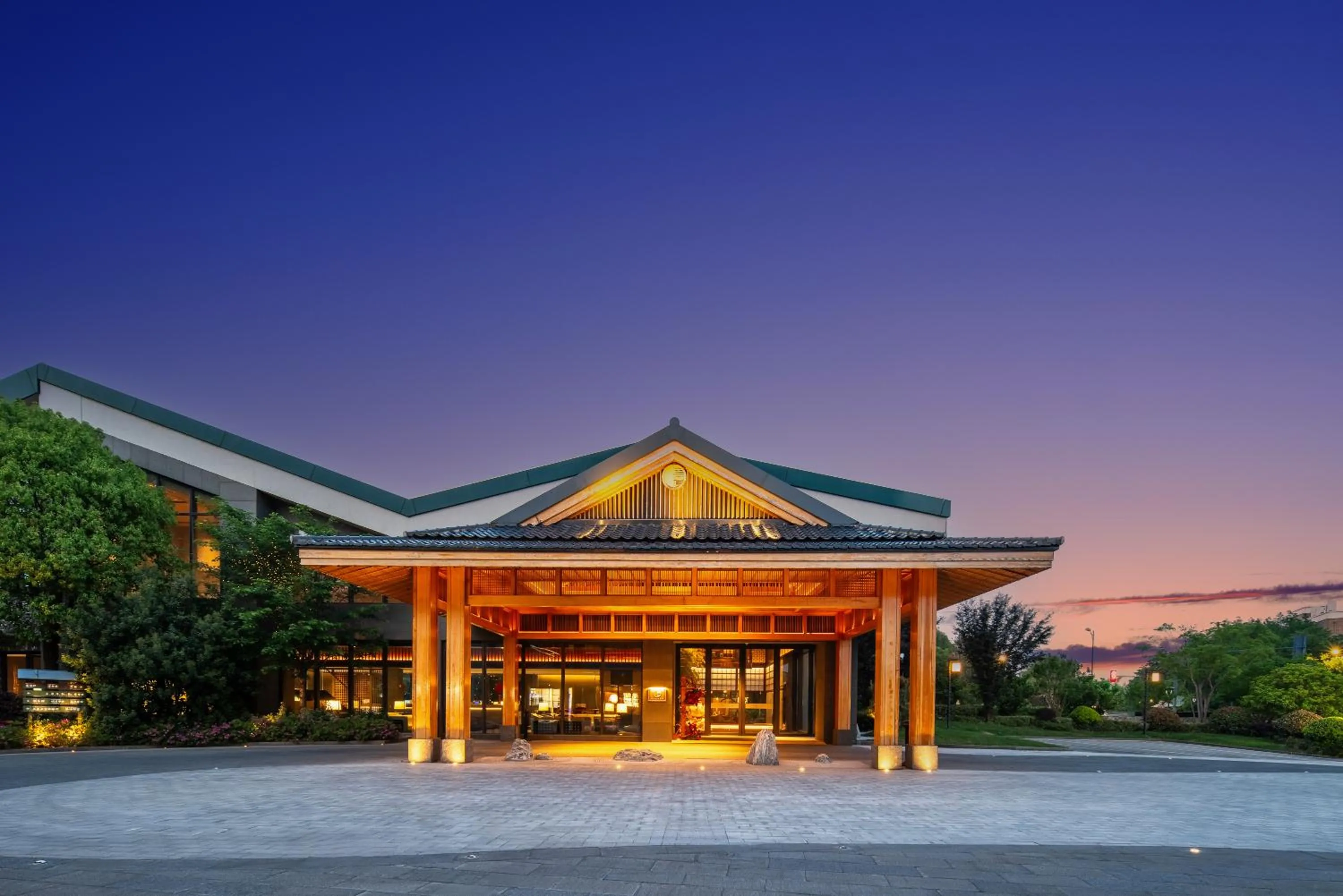 Hyakumangoku Onsen Hotel
