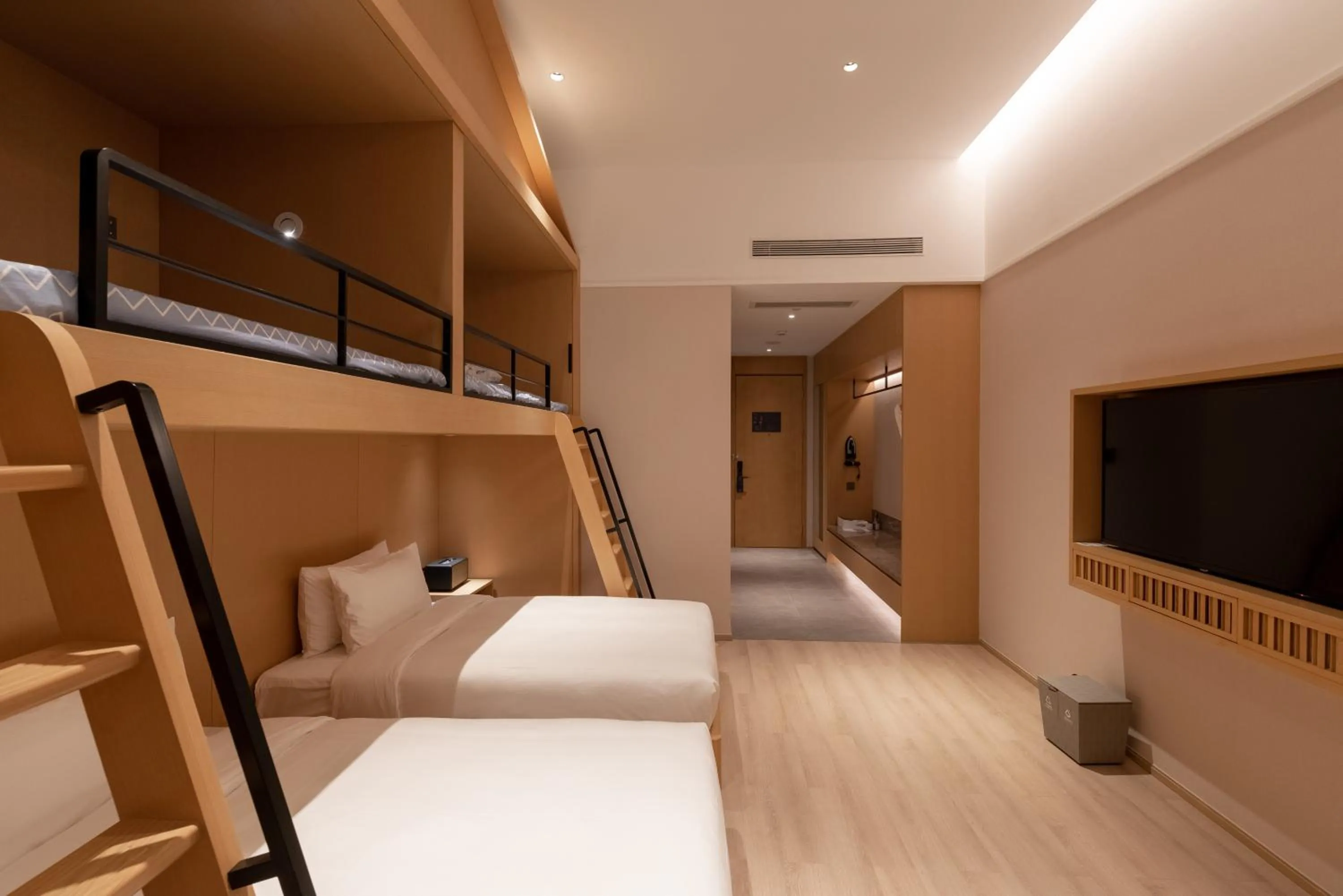 Bed in Hyakumangoku Onsen Hotel