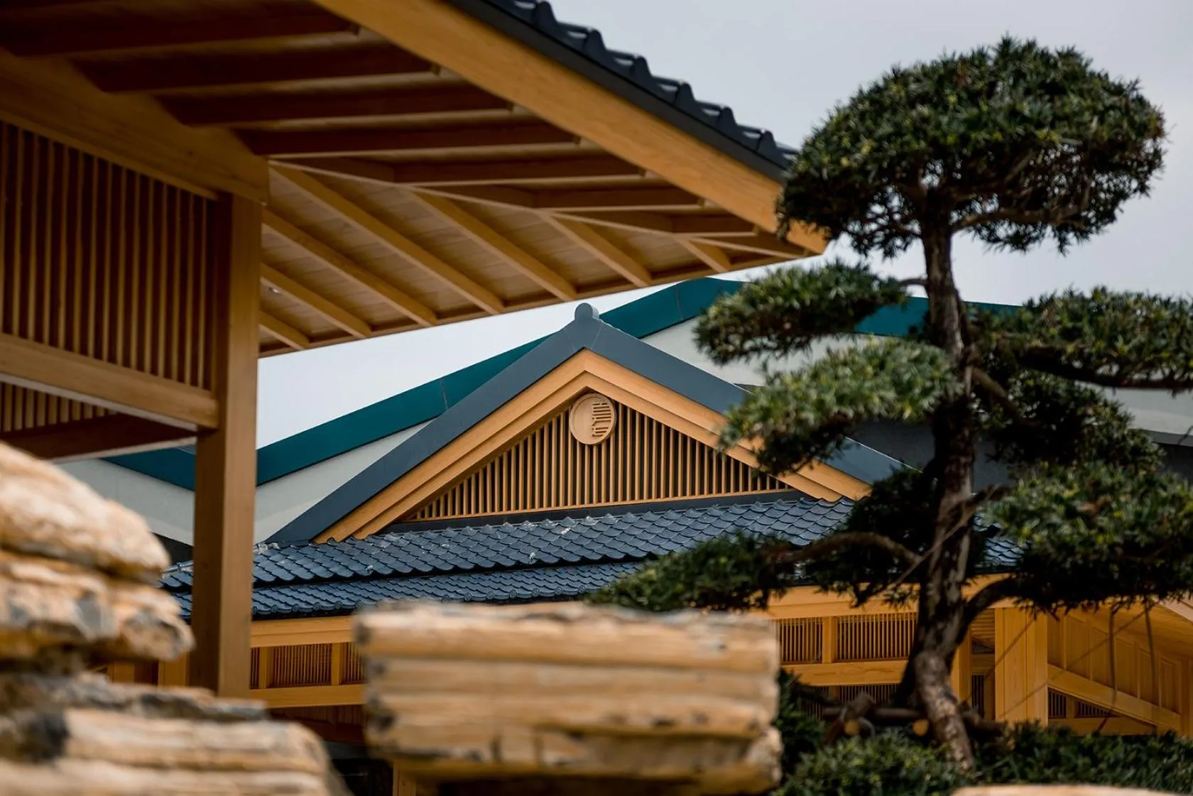 Hyakumangoku Onsen Hotel